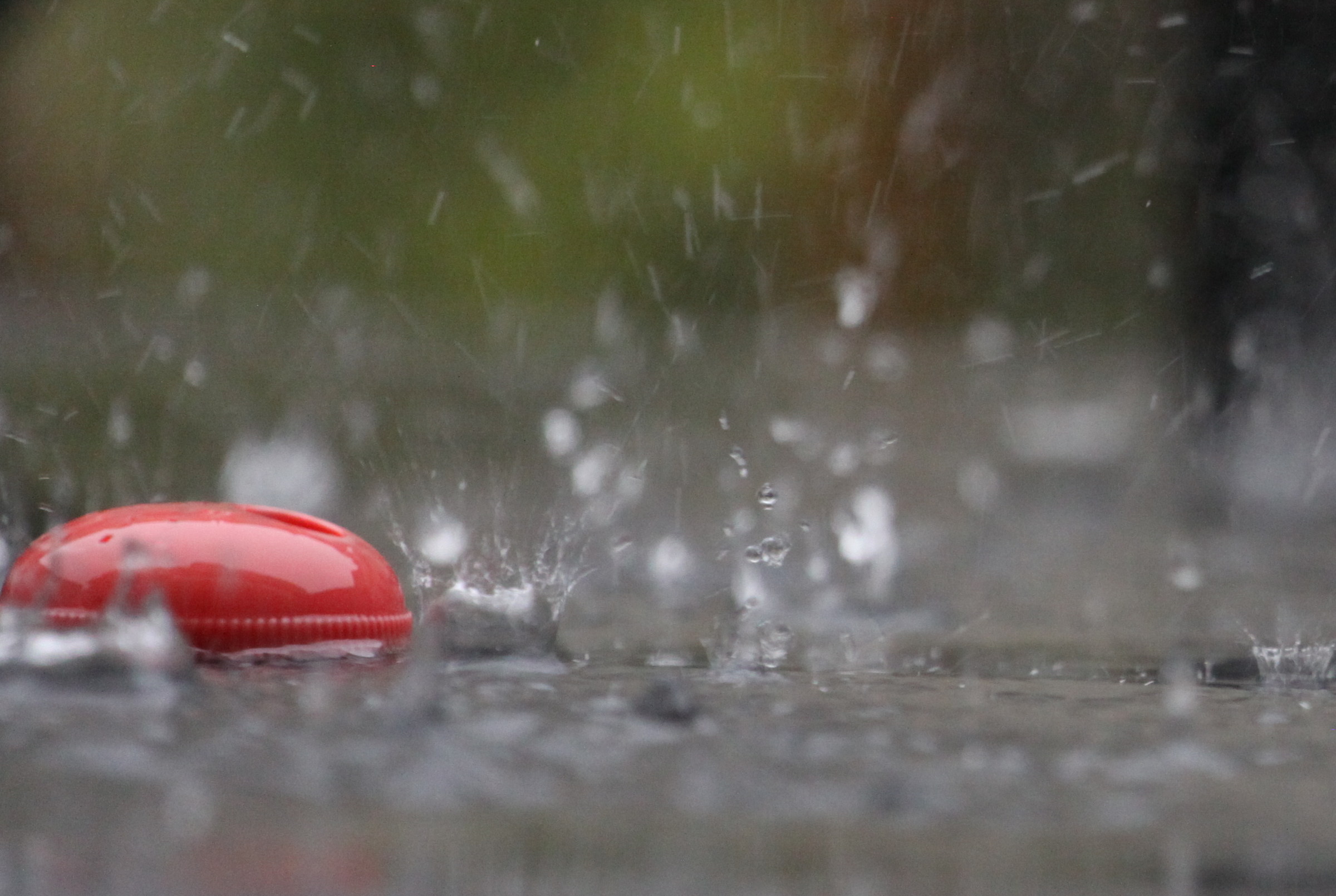 It rains raining rain Piò piò pioveeee....