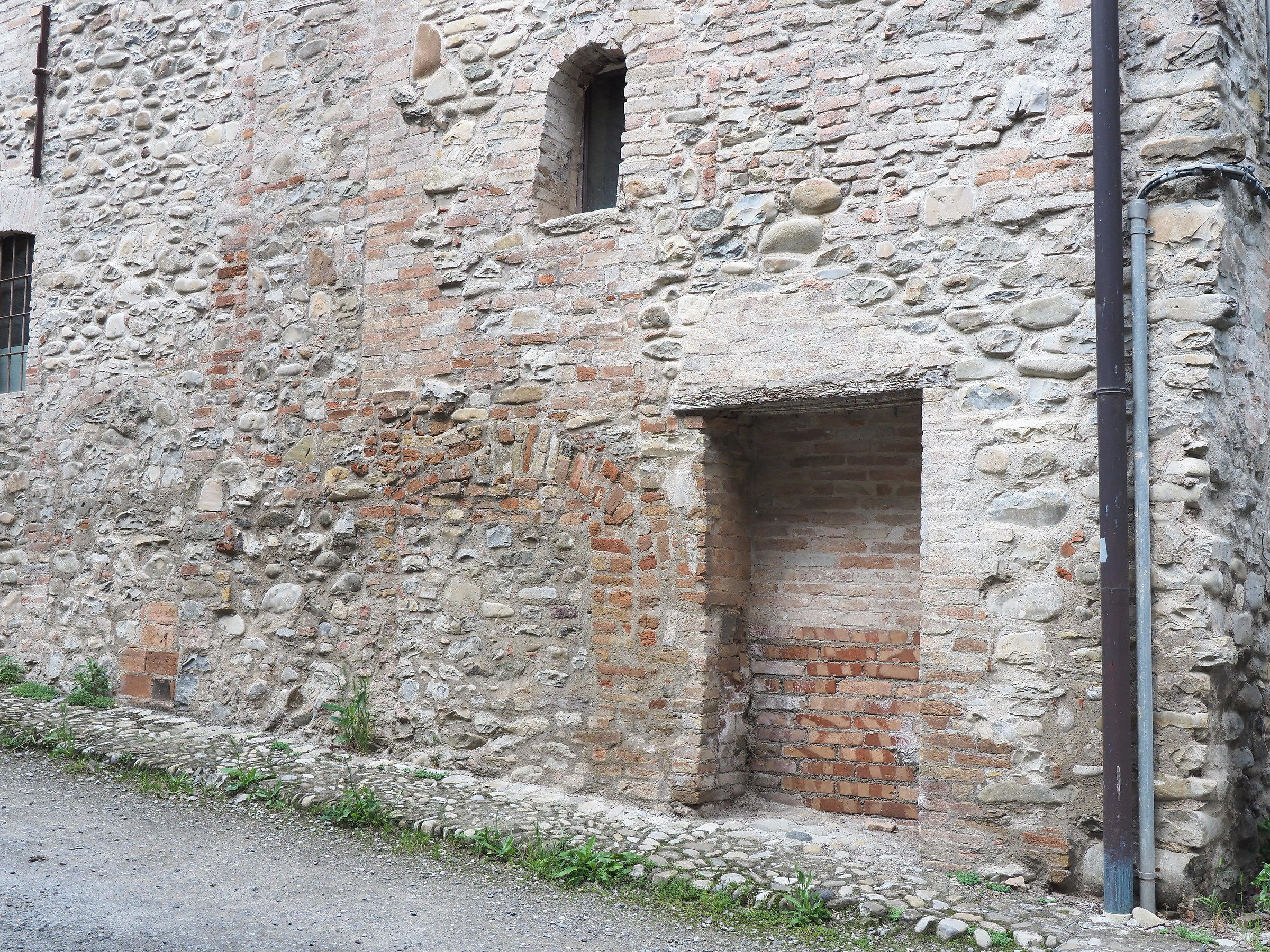 Dal muro la storia della casa.....