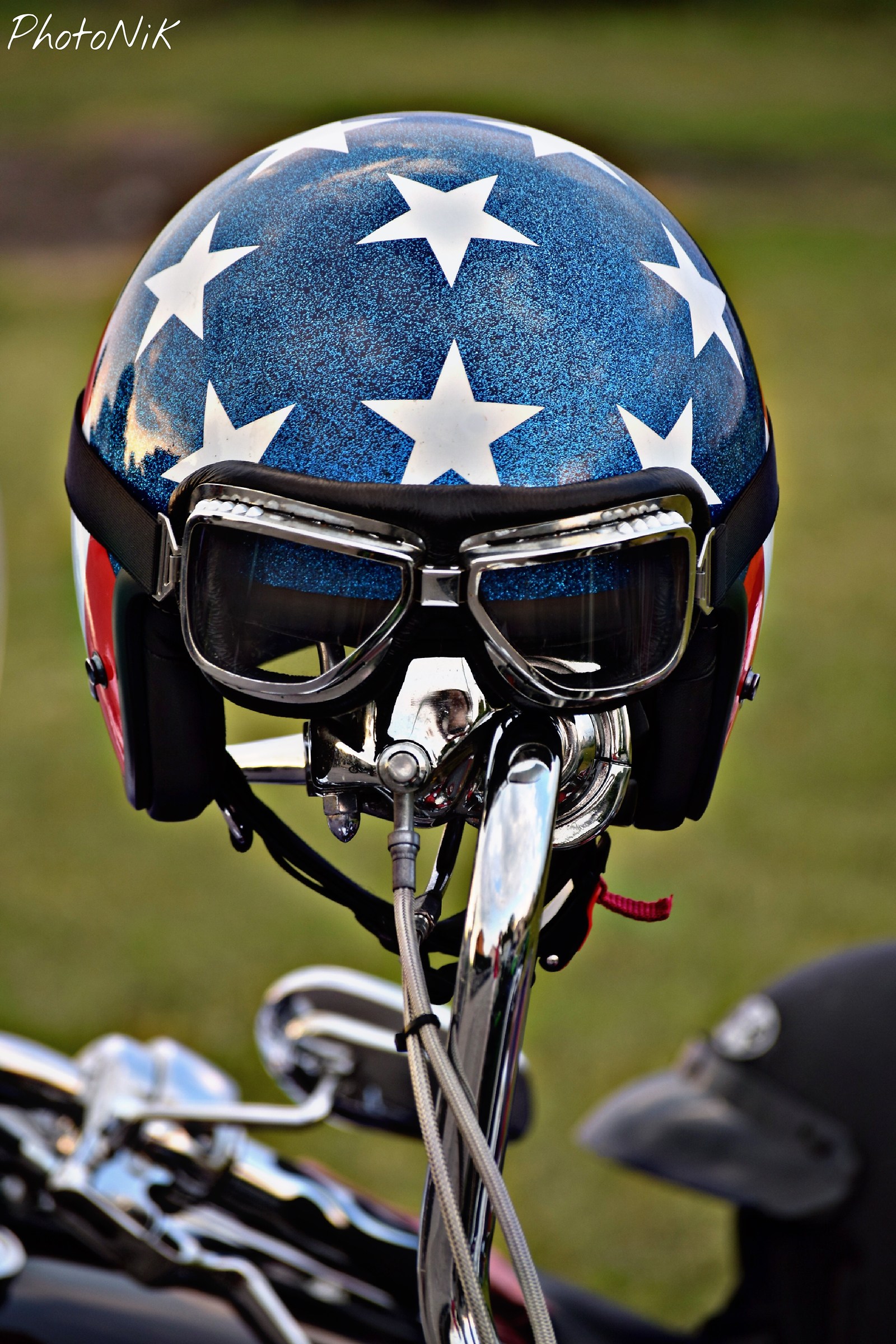 Sempre con gli occhi sulla strada