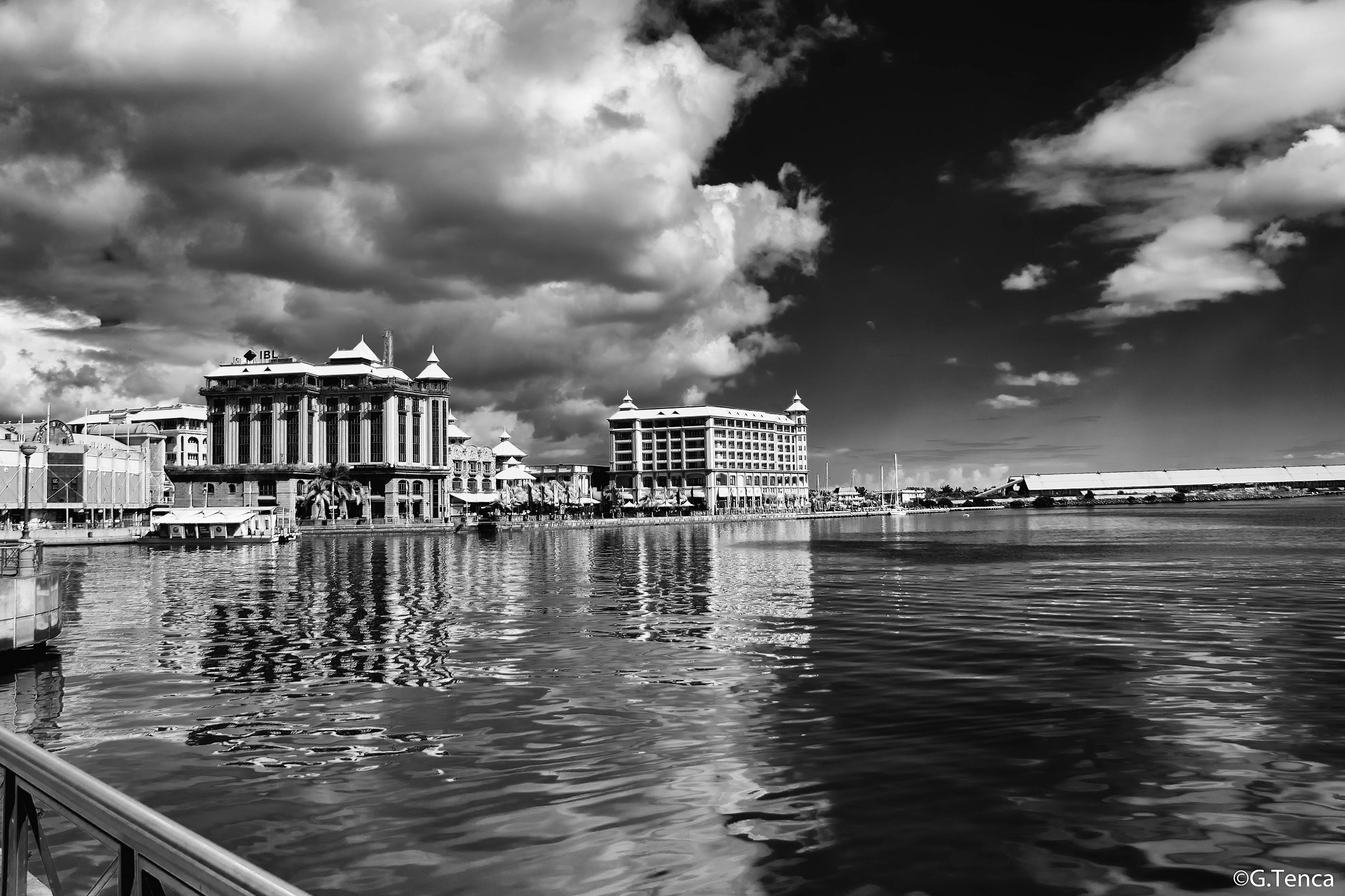 The city on the ocean of oil...