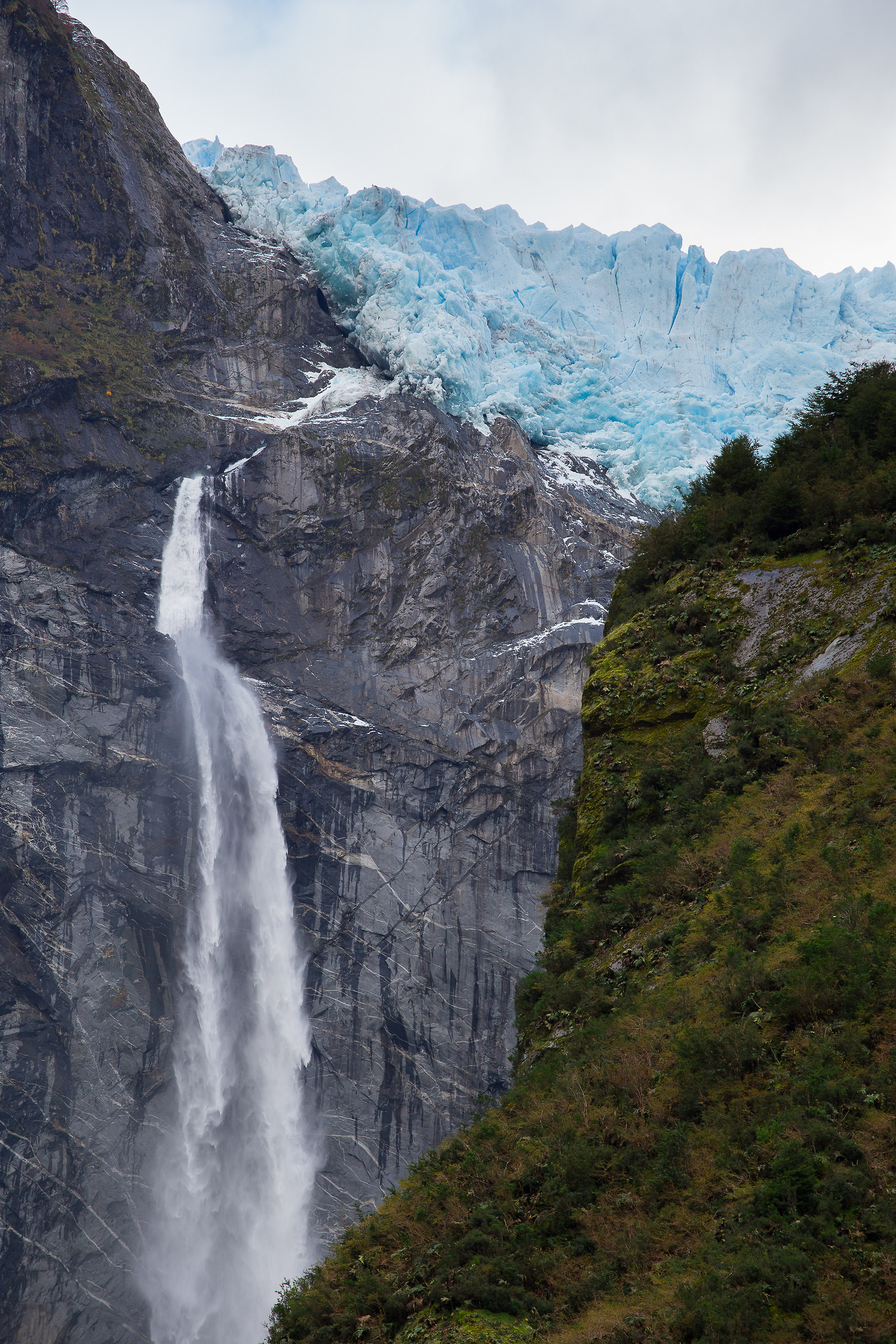 Ventisquero Colgante