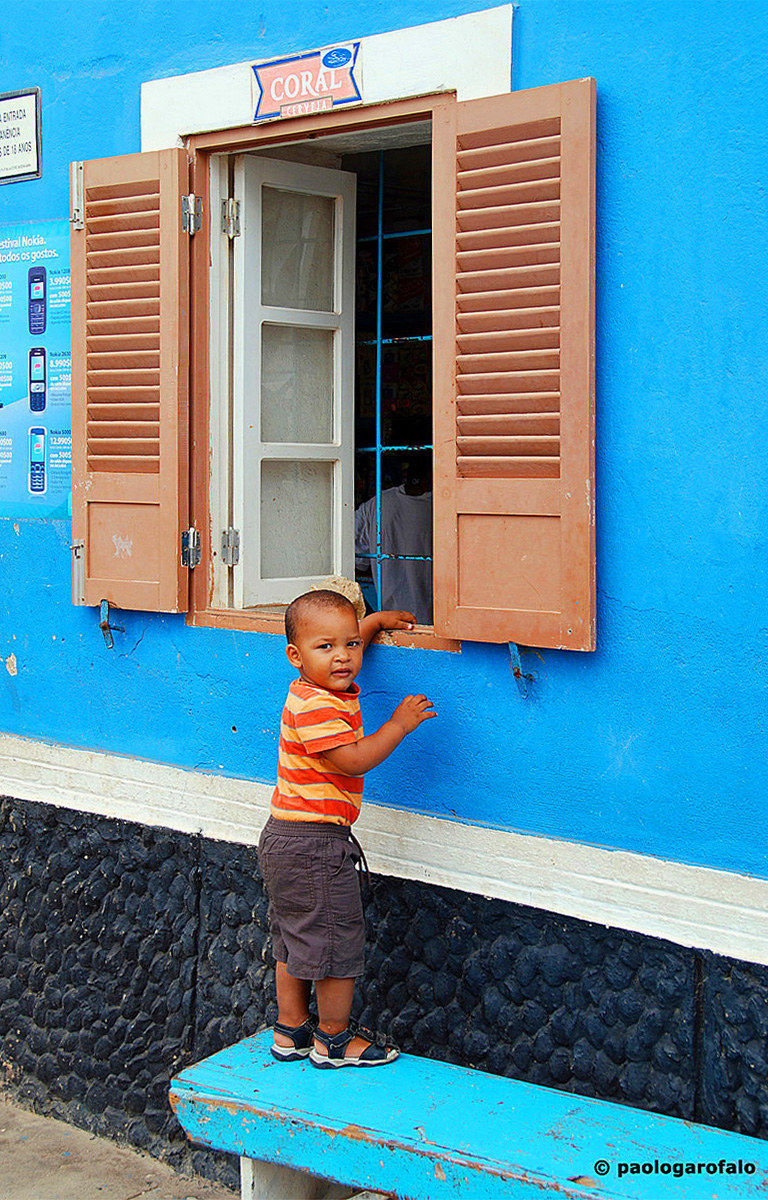 Il bambino alla finestra