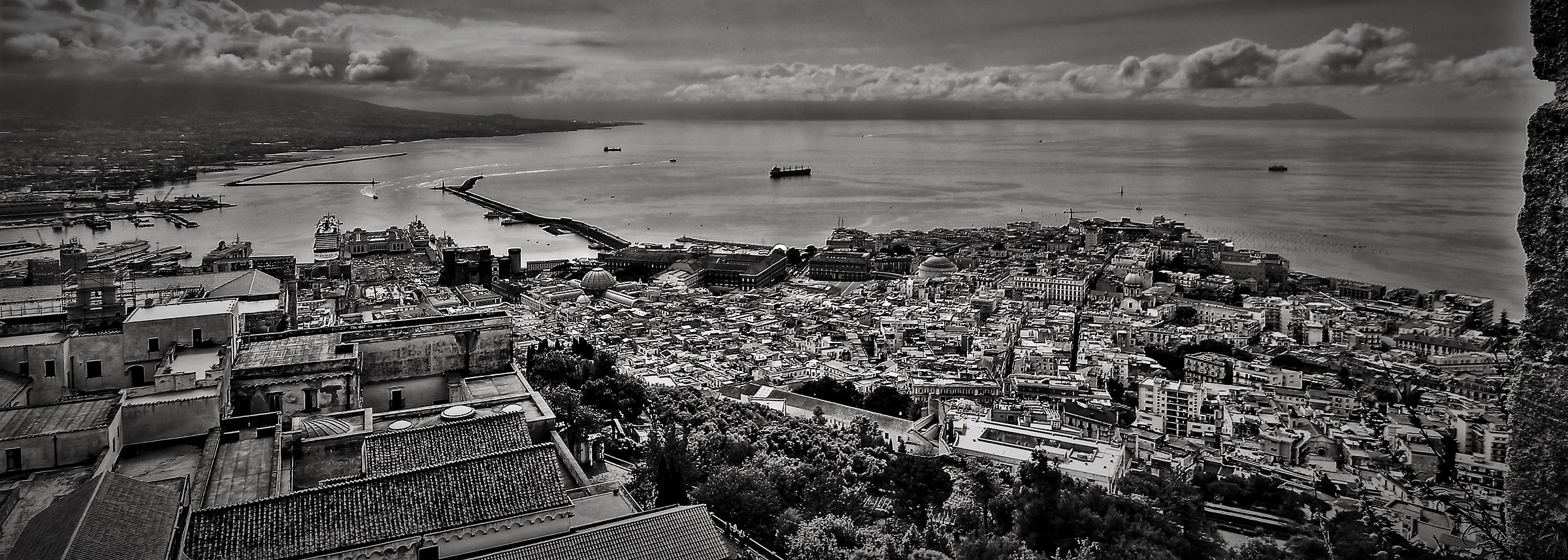 sfondo a dx Punta Campanella (Sorrento)