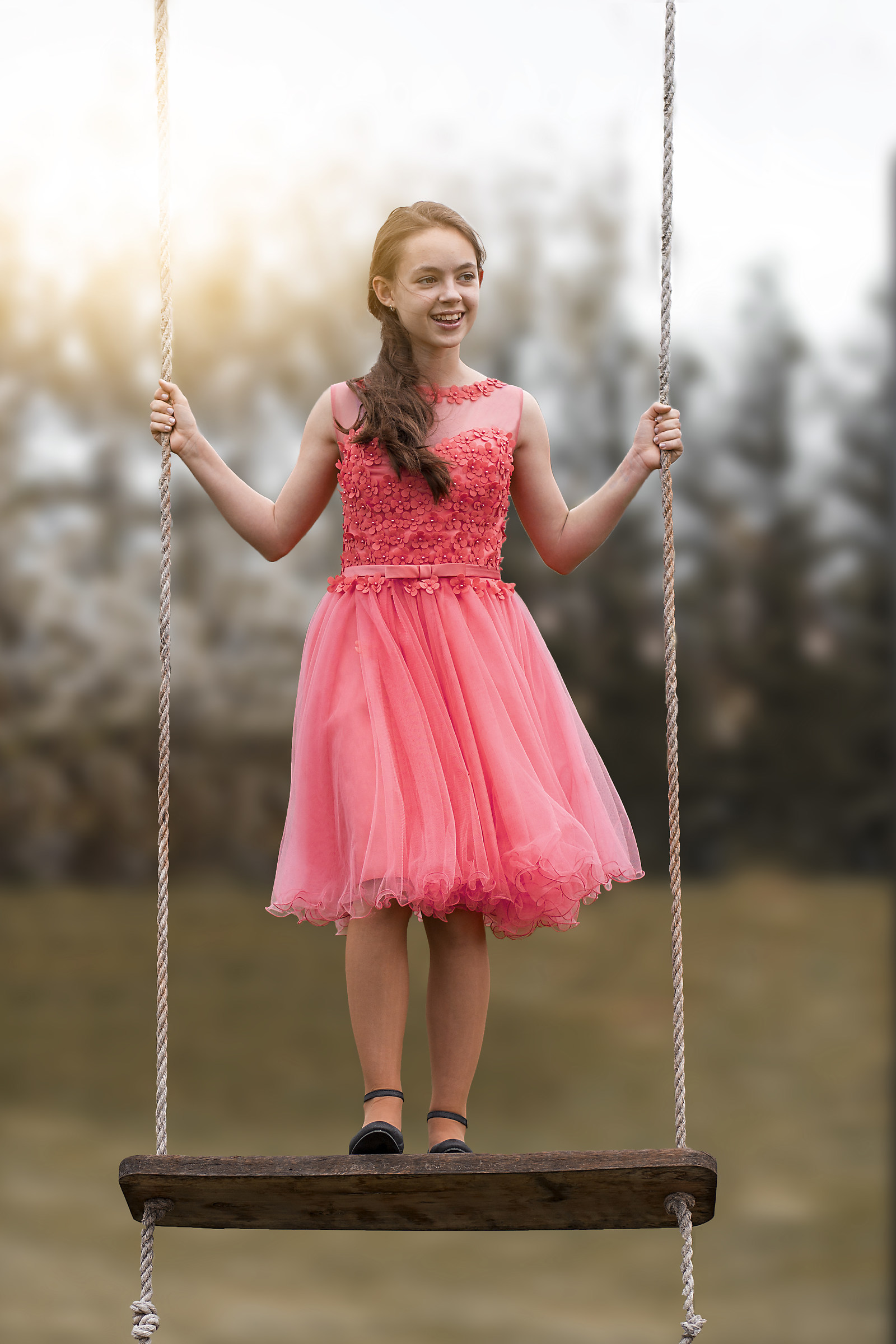 Bambina sull'oscillazione