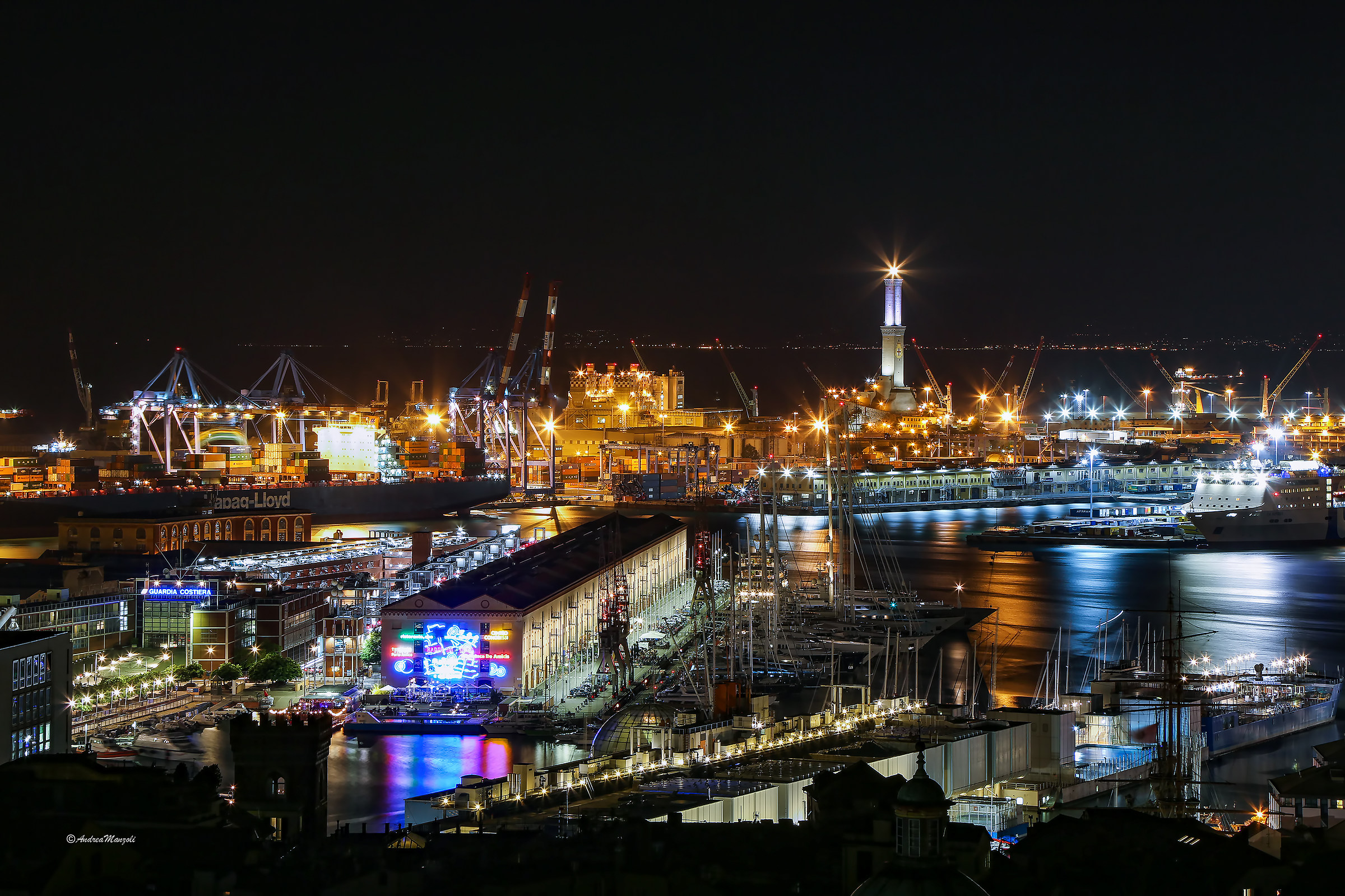 Genova "il Porto Antico" di notte