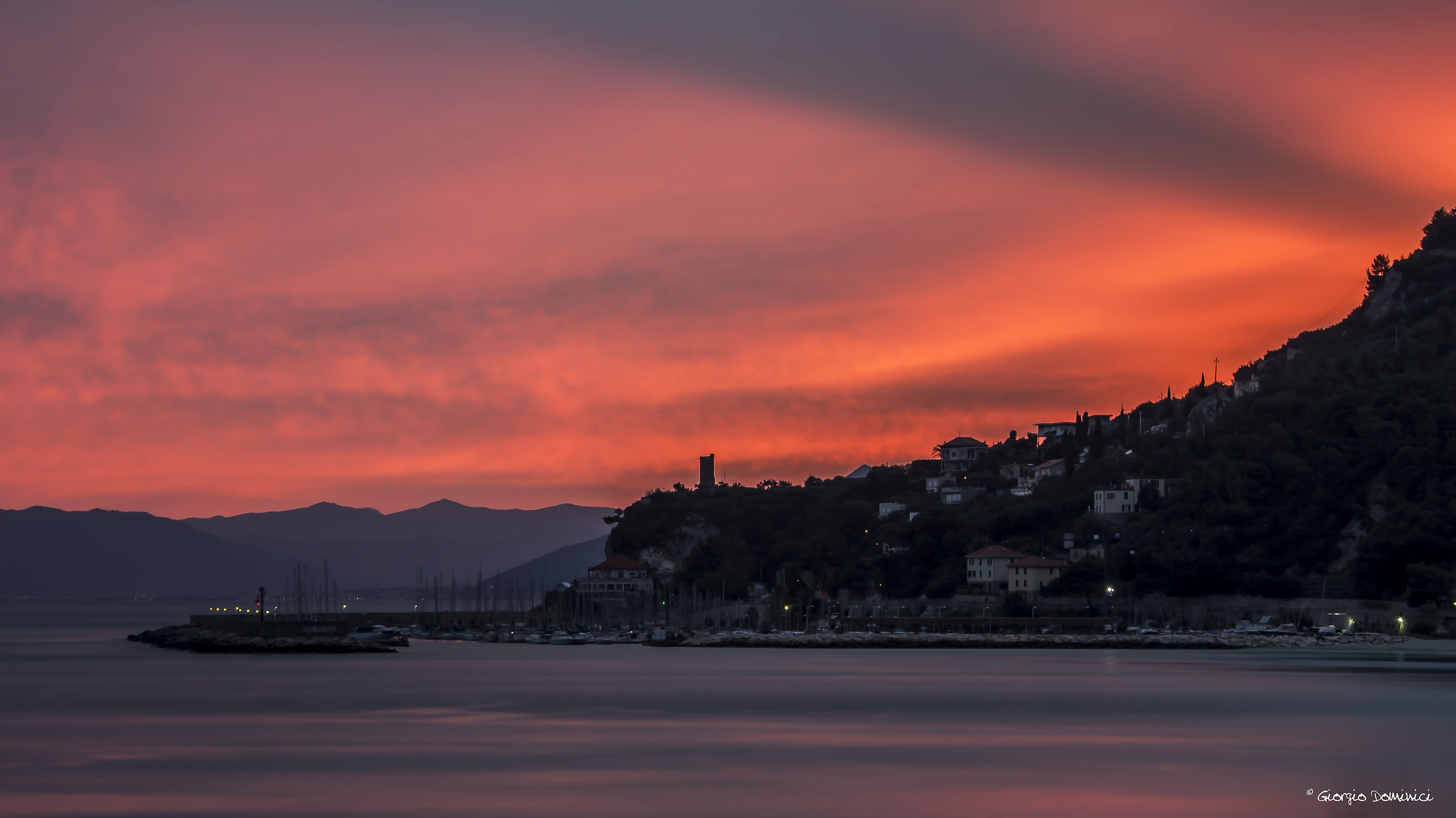 Tramonto di fuoco, porto di Finale Ligure SV