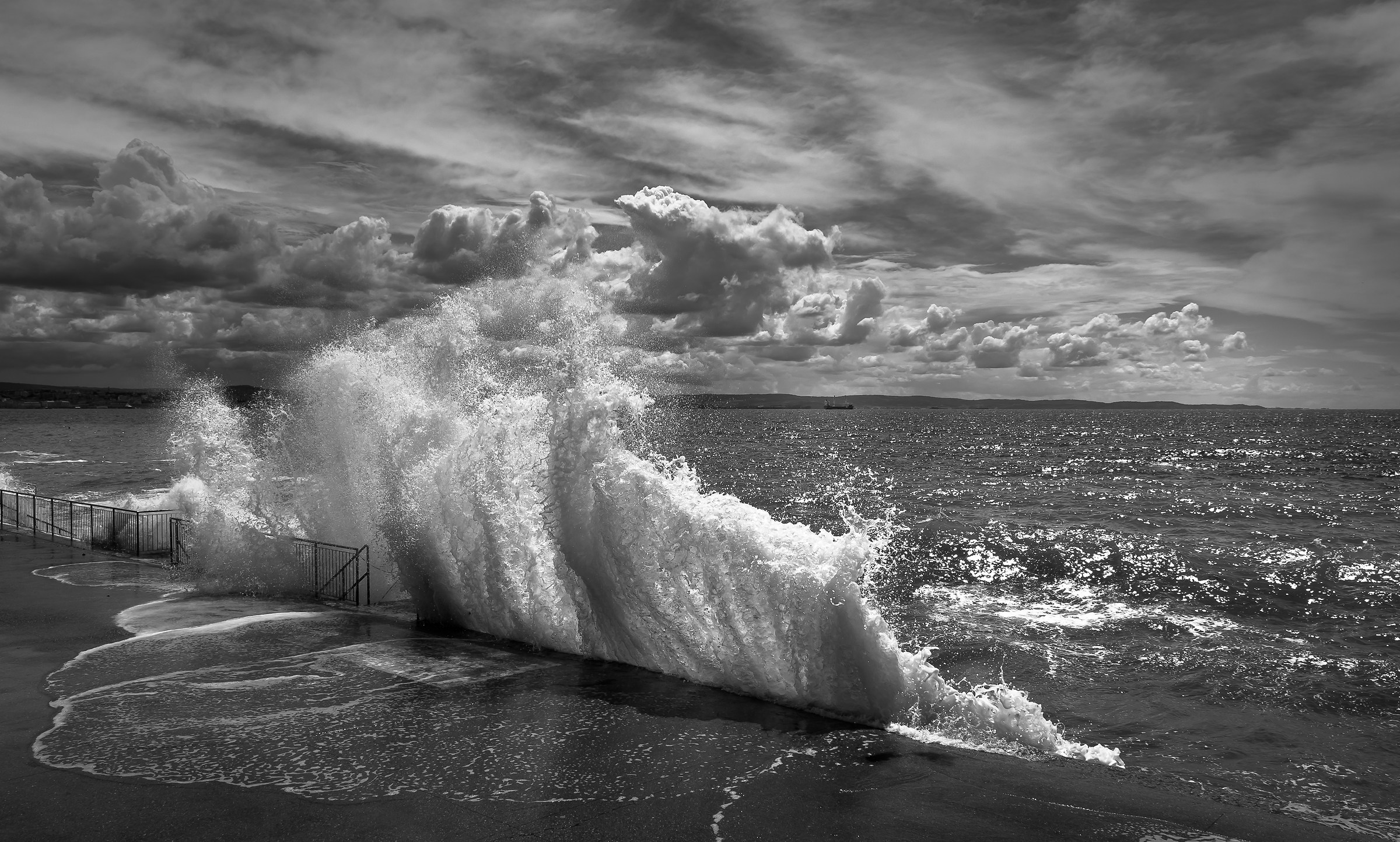 Il mare tocca il cielo