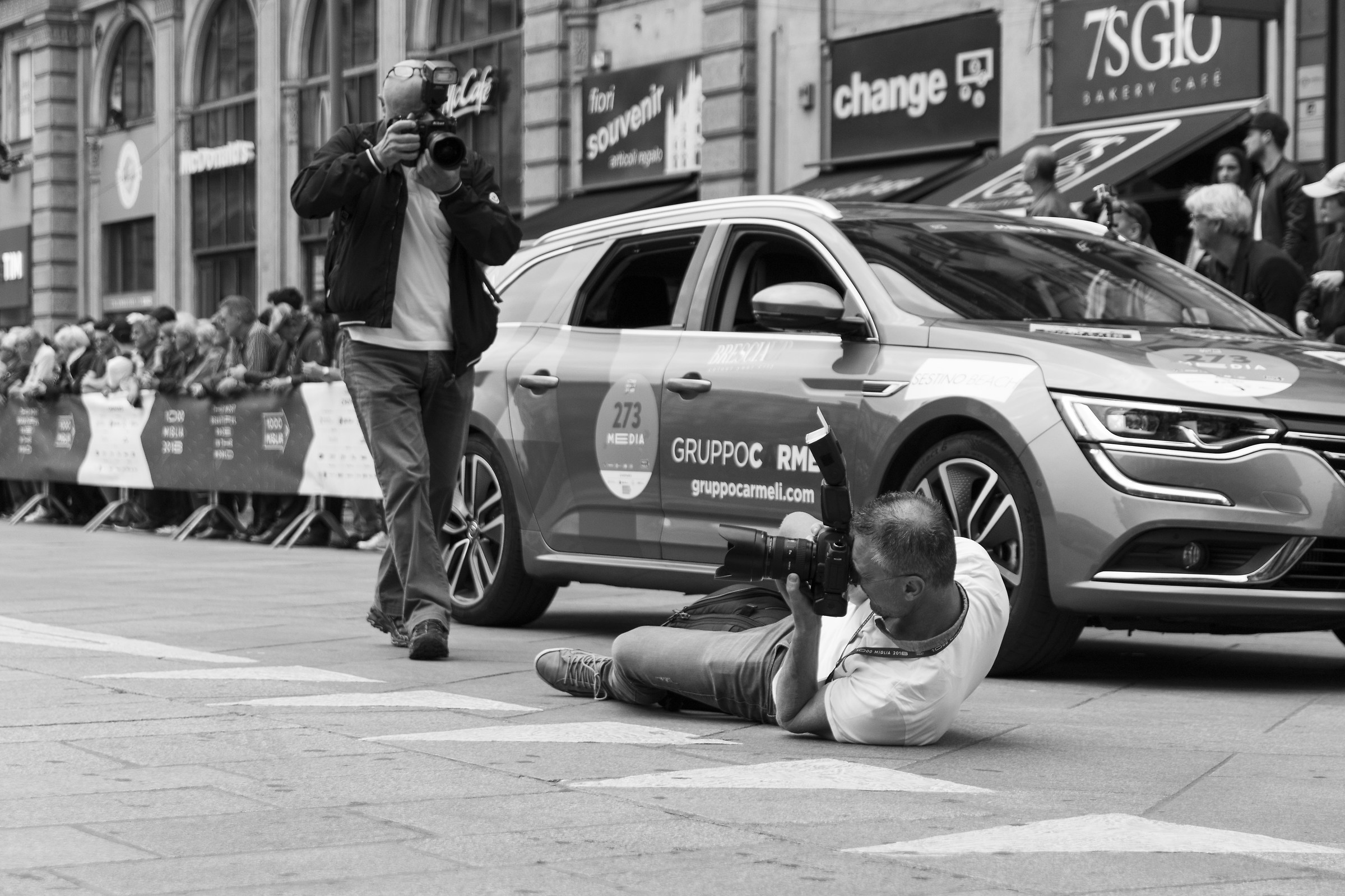 Who photographs who?