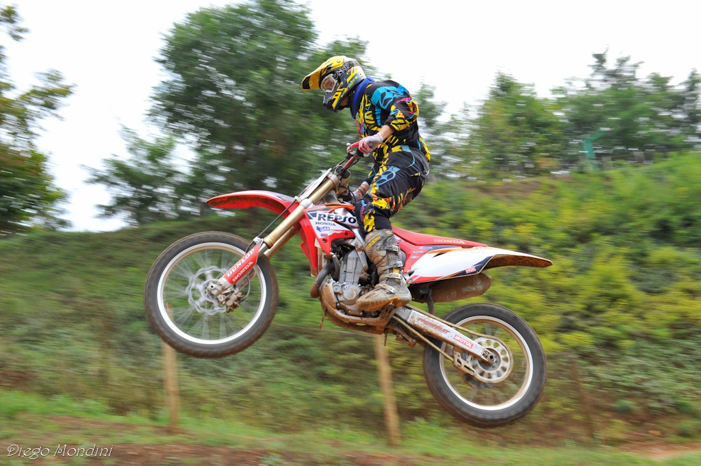 attempt to panning of motocross