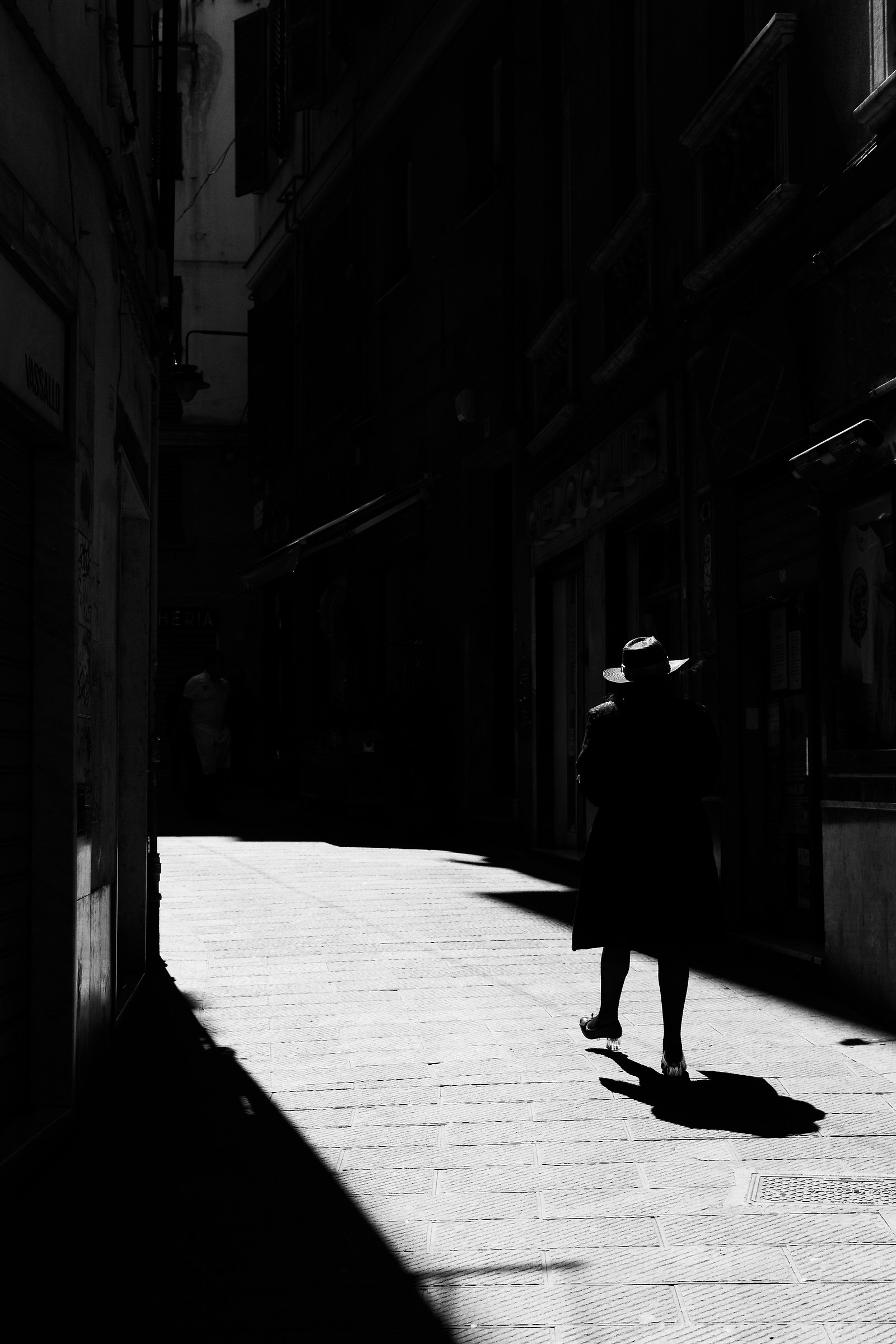 The woman with the hat