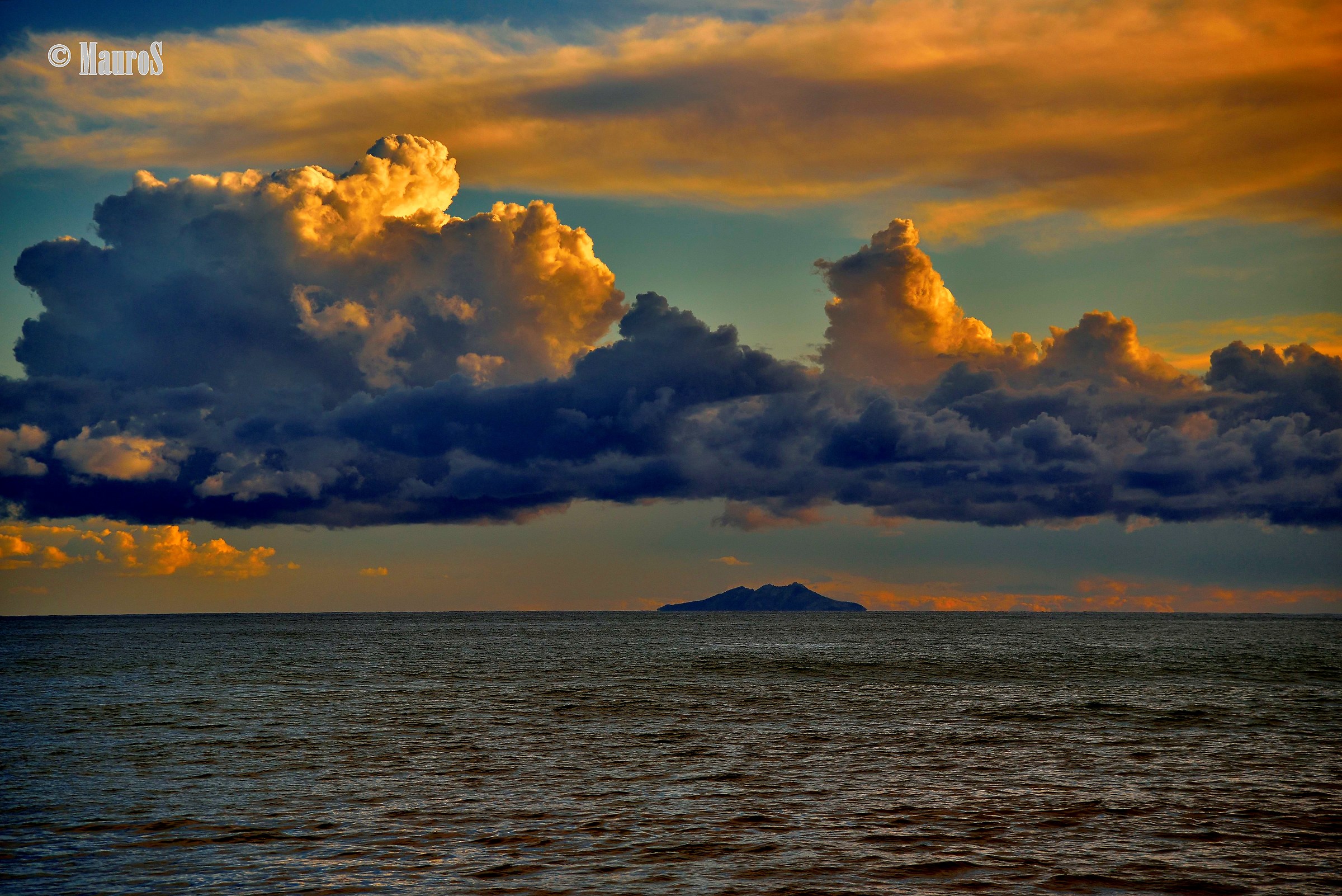 Montecristo al tramonto