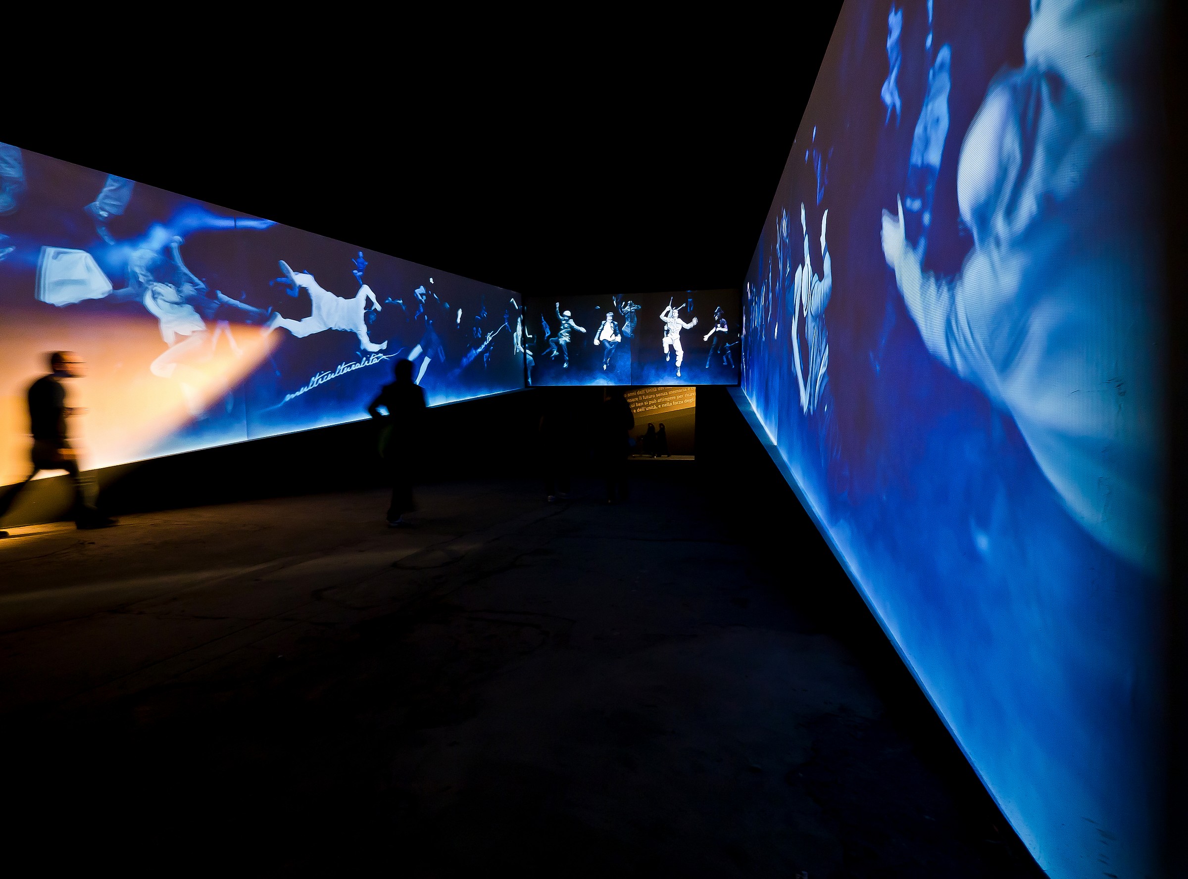 In cammino nel ... blu.