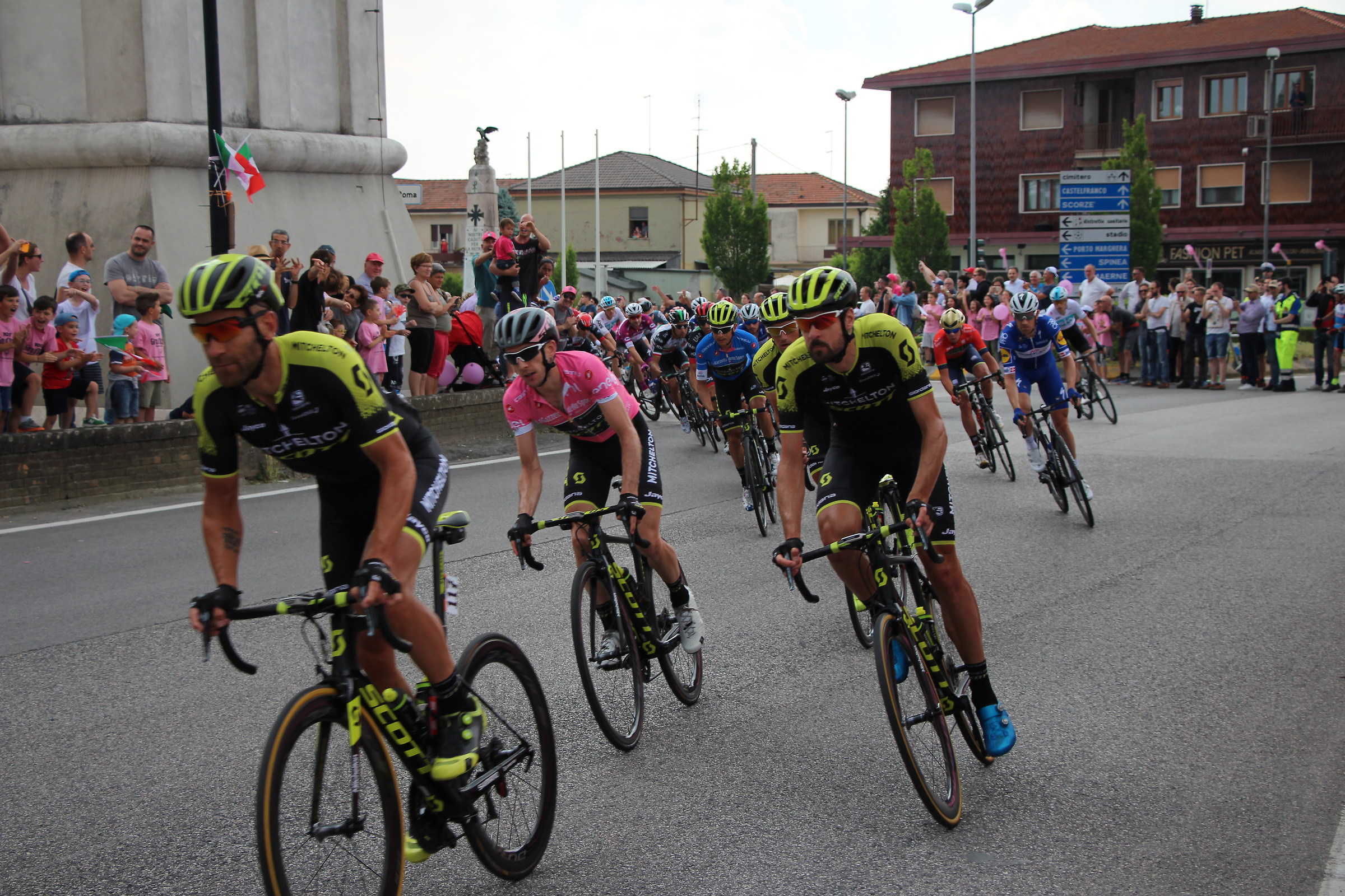 "YATES" The pink jersey