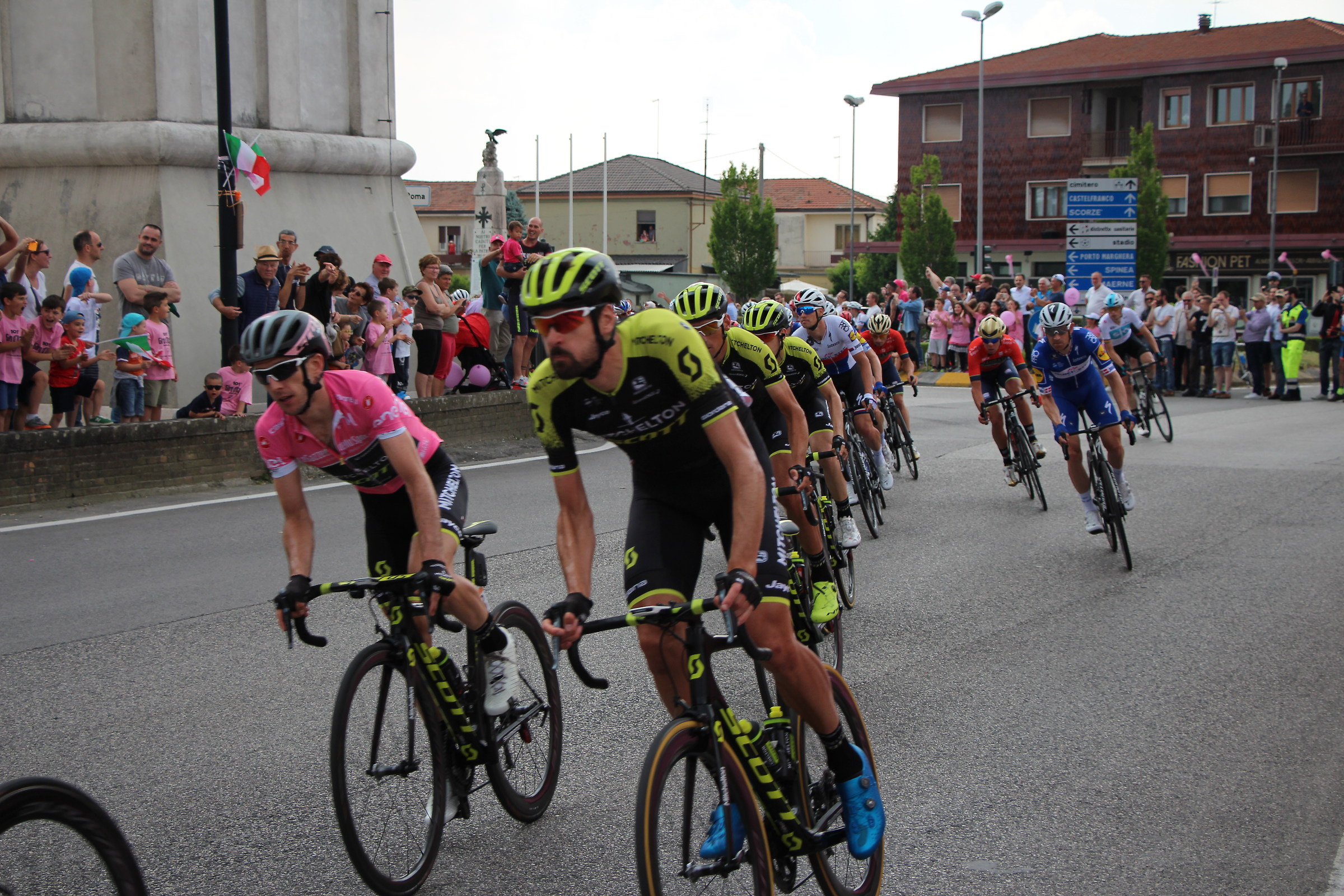 "YATES" The pink jersey