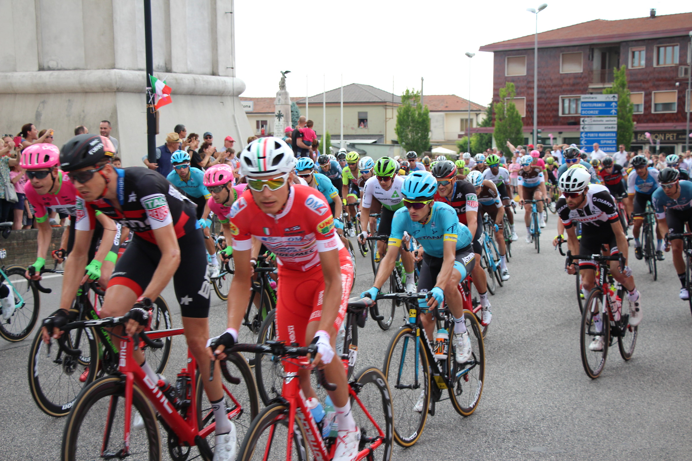 W the tour of Italy