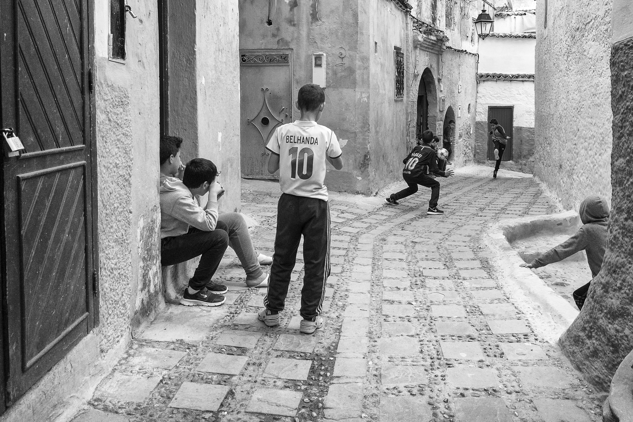 giocando tra i vicoli