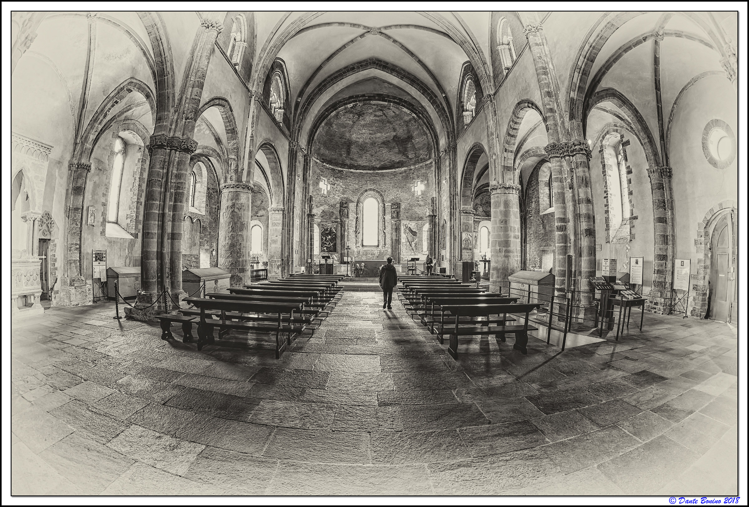 Interno della Sacra di San Michele