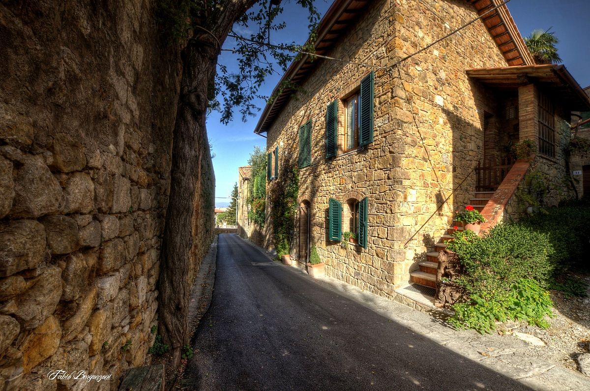 San Quirico d'Orcia le mura
