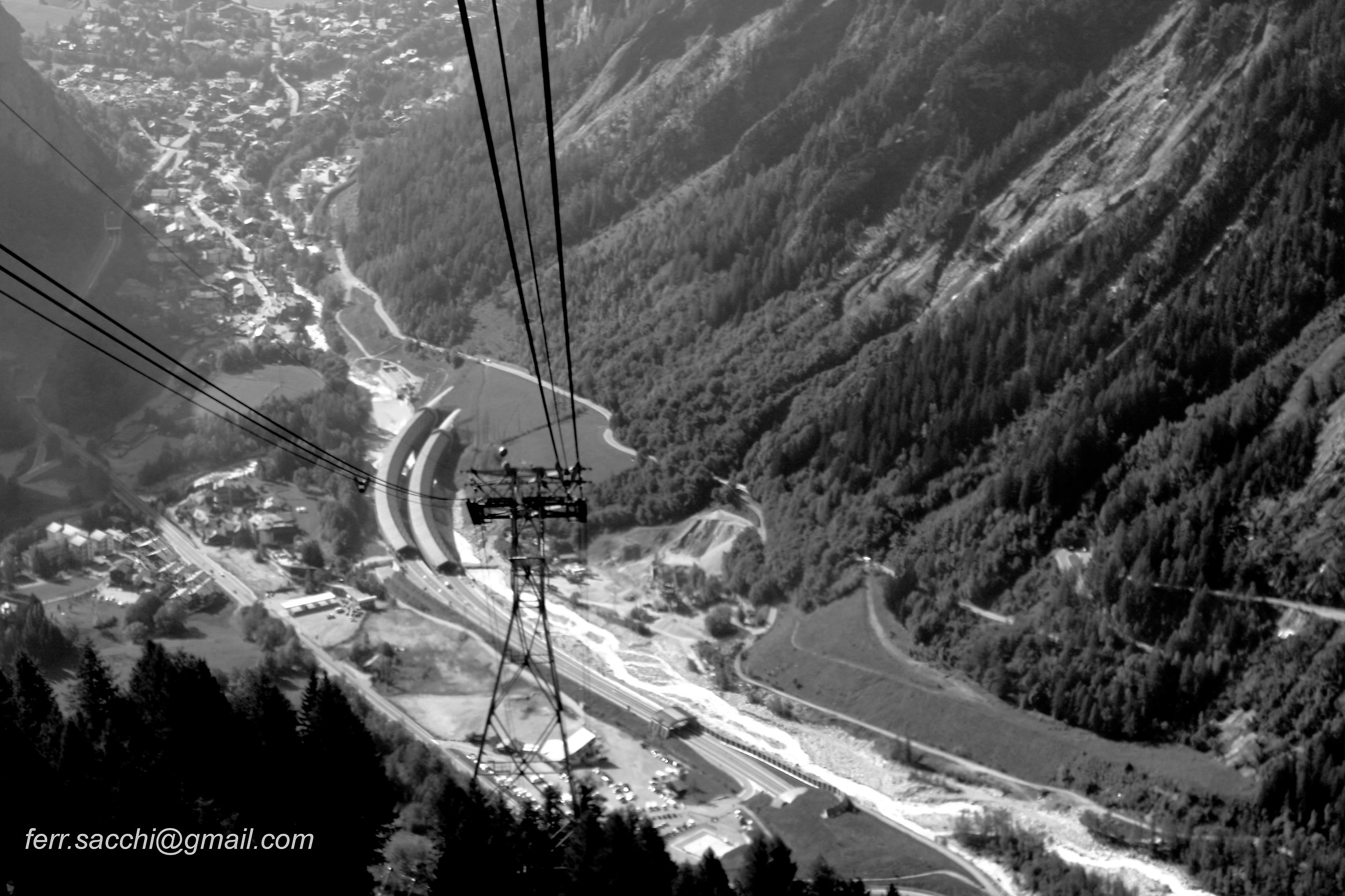 Appesi ad un filo ( anzi due ).....