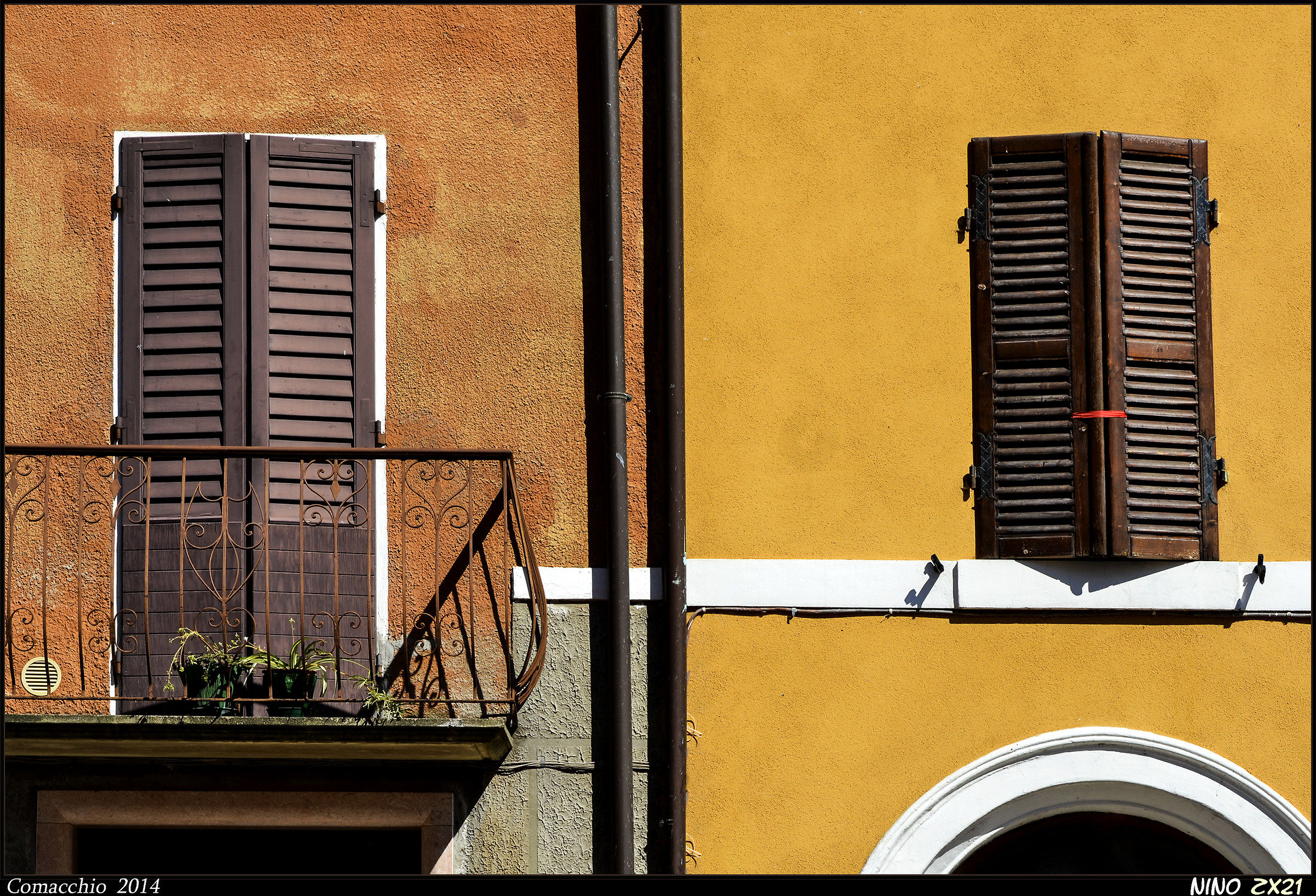 windows in Comacchio