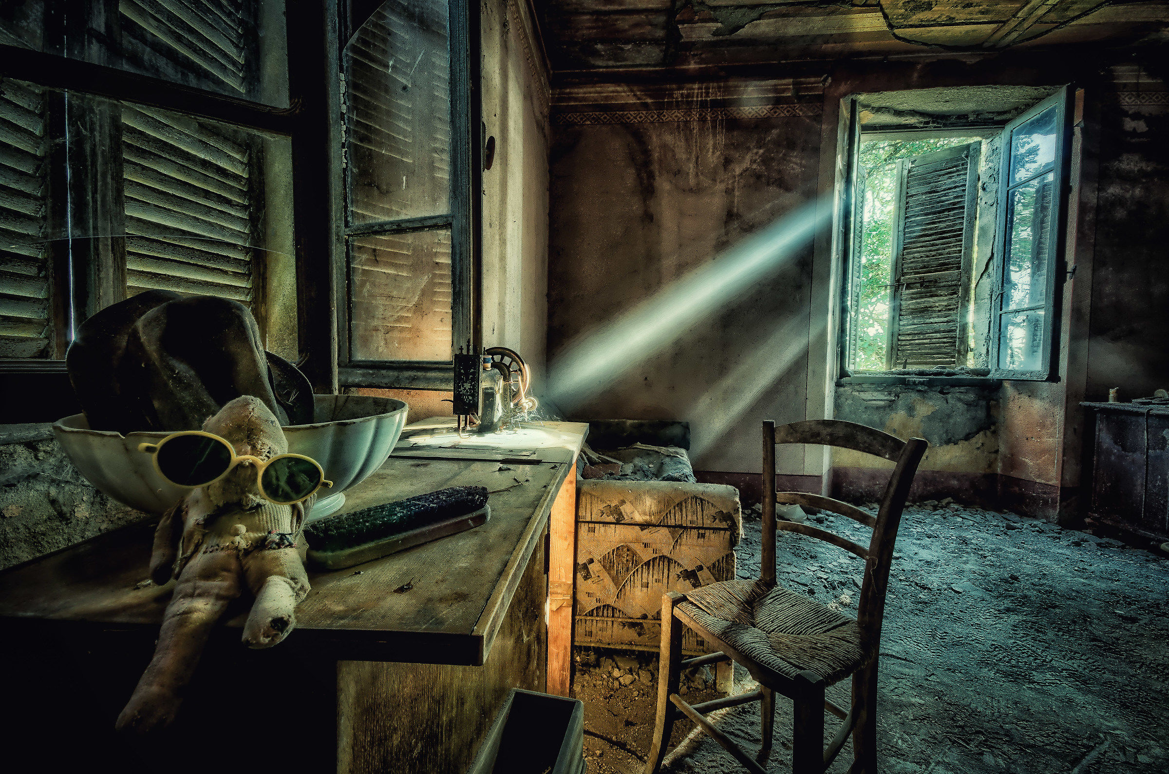 The tailor urbex with glasses.....