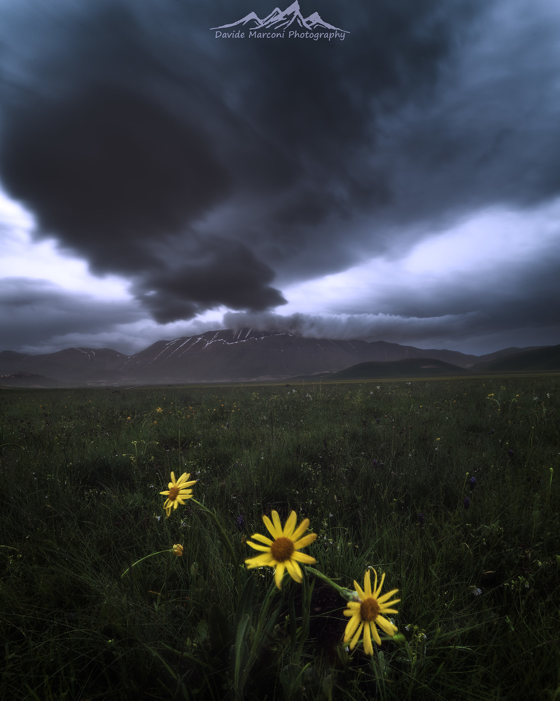 Eruption of clouds in Castelluccio