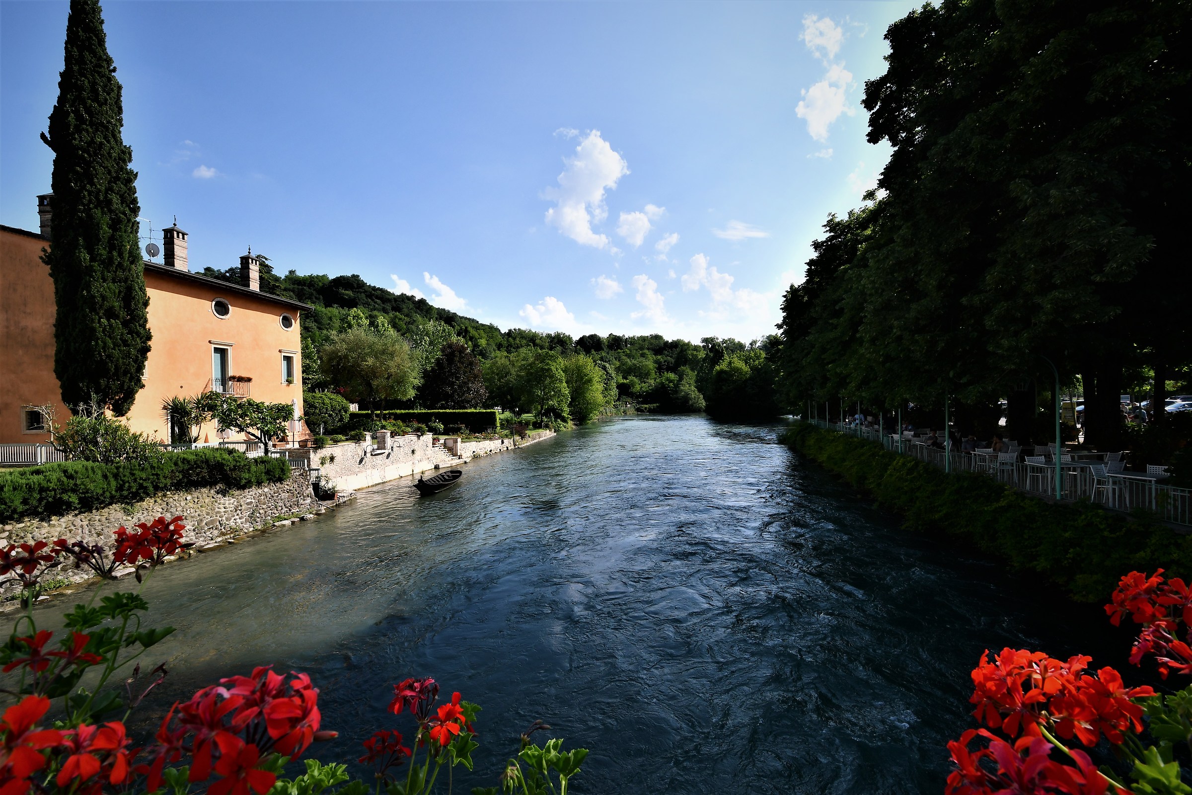 the mincio river in borghetto