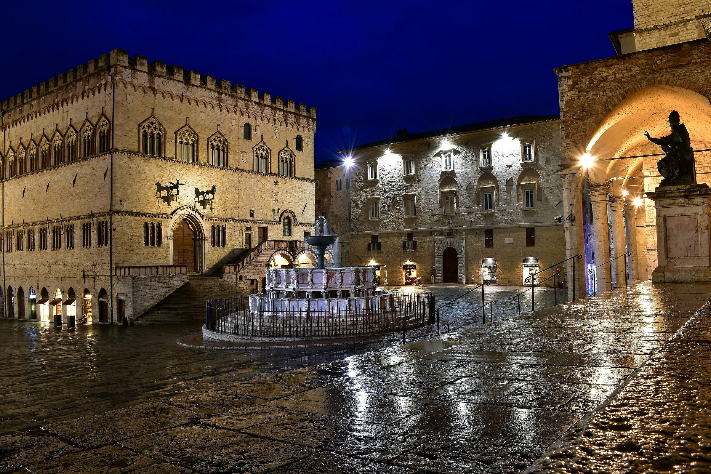 Piazza IV Novembre (Perugia)