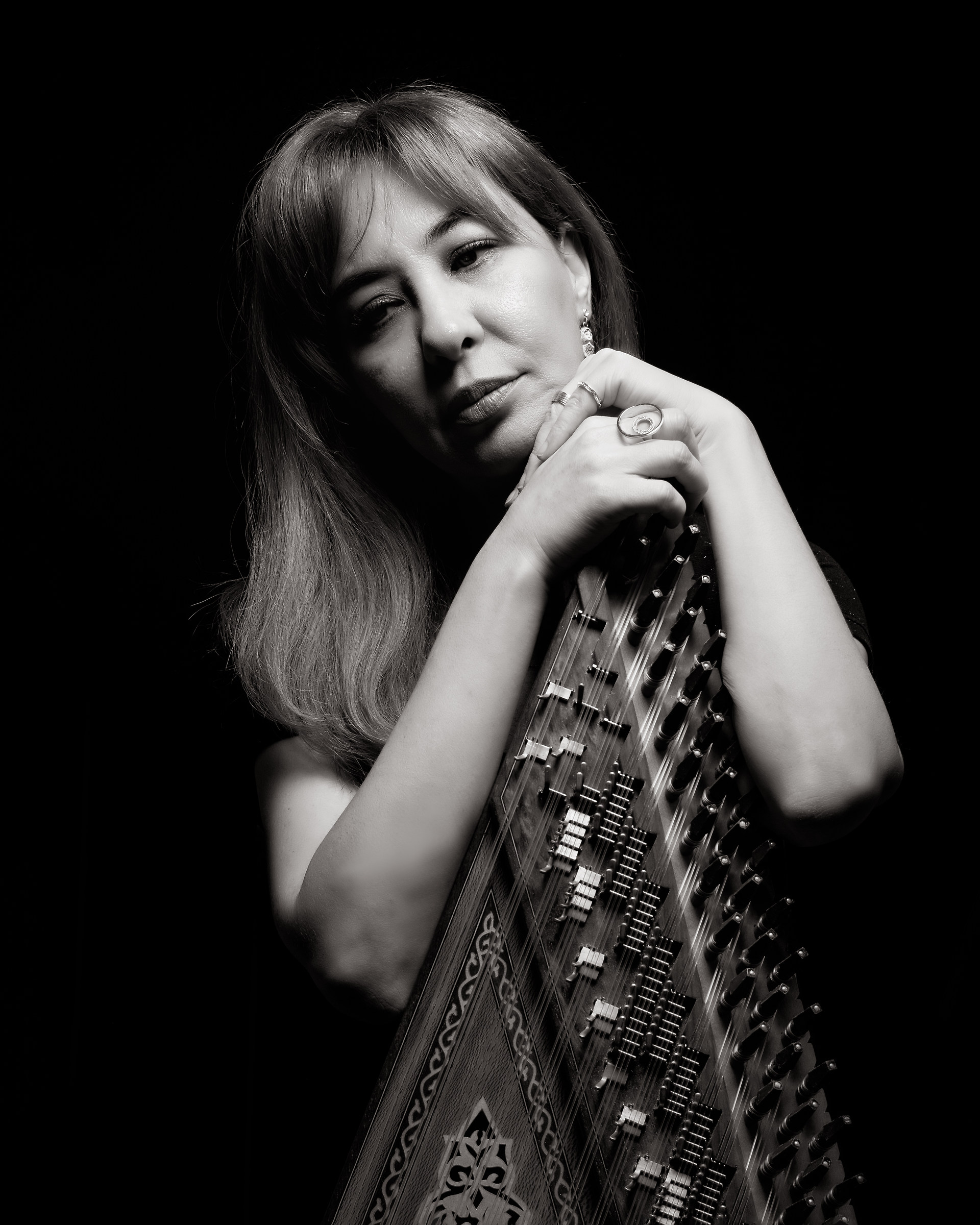 Pensive lady and her silent instrument