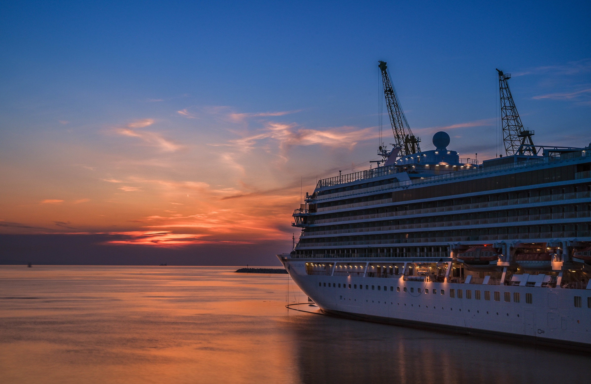 Tramonto porto di Ancona