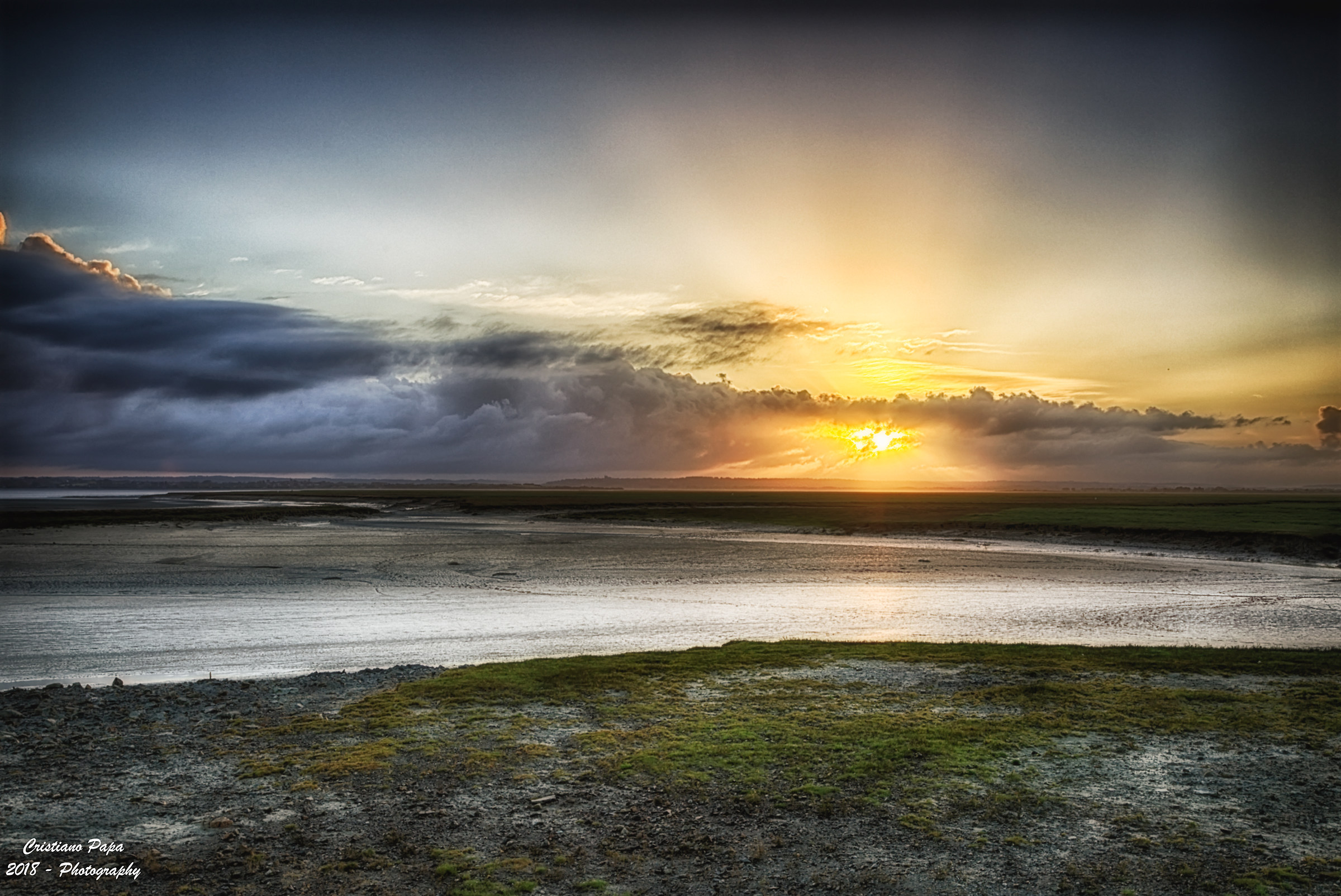 Sunrise in front of Mont Saint Michel