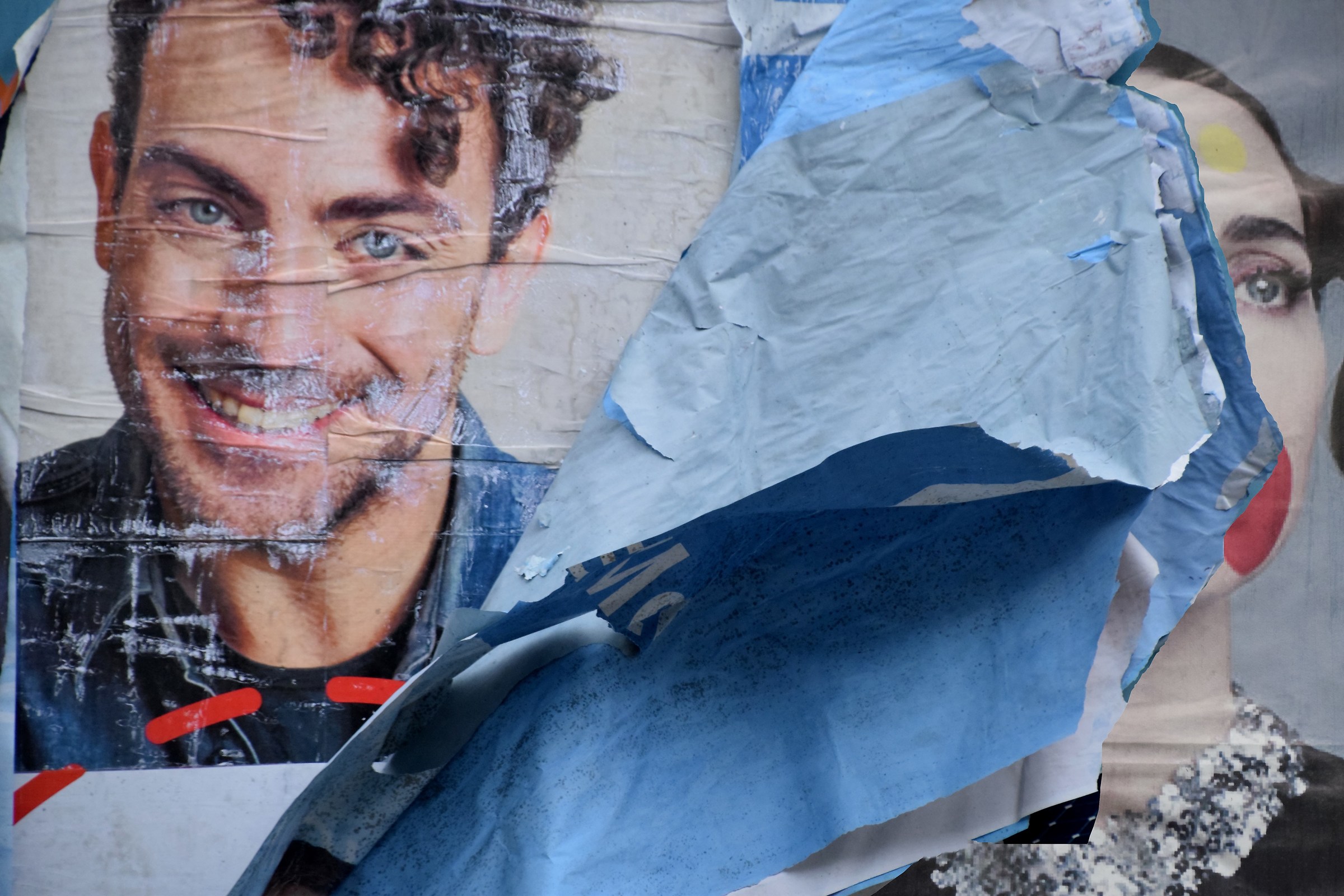 Foto Installazione - Strappi e Affissioni