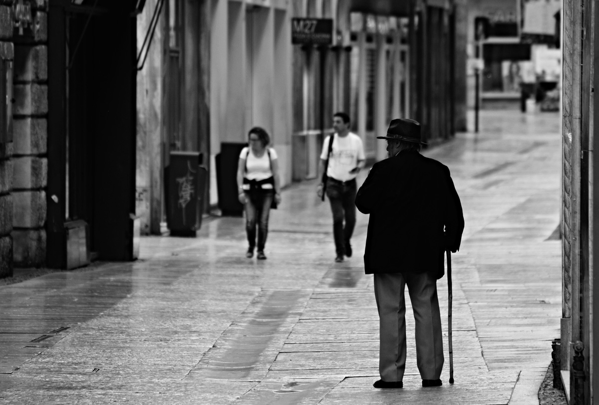 7 o'clock, tourists still sleep... via Mazzini is free