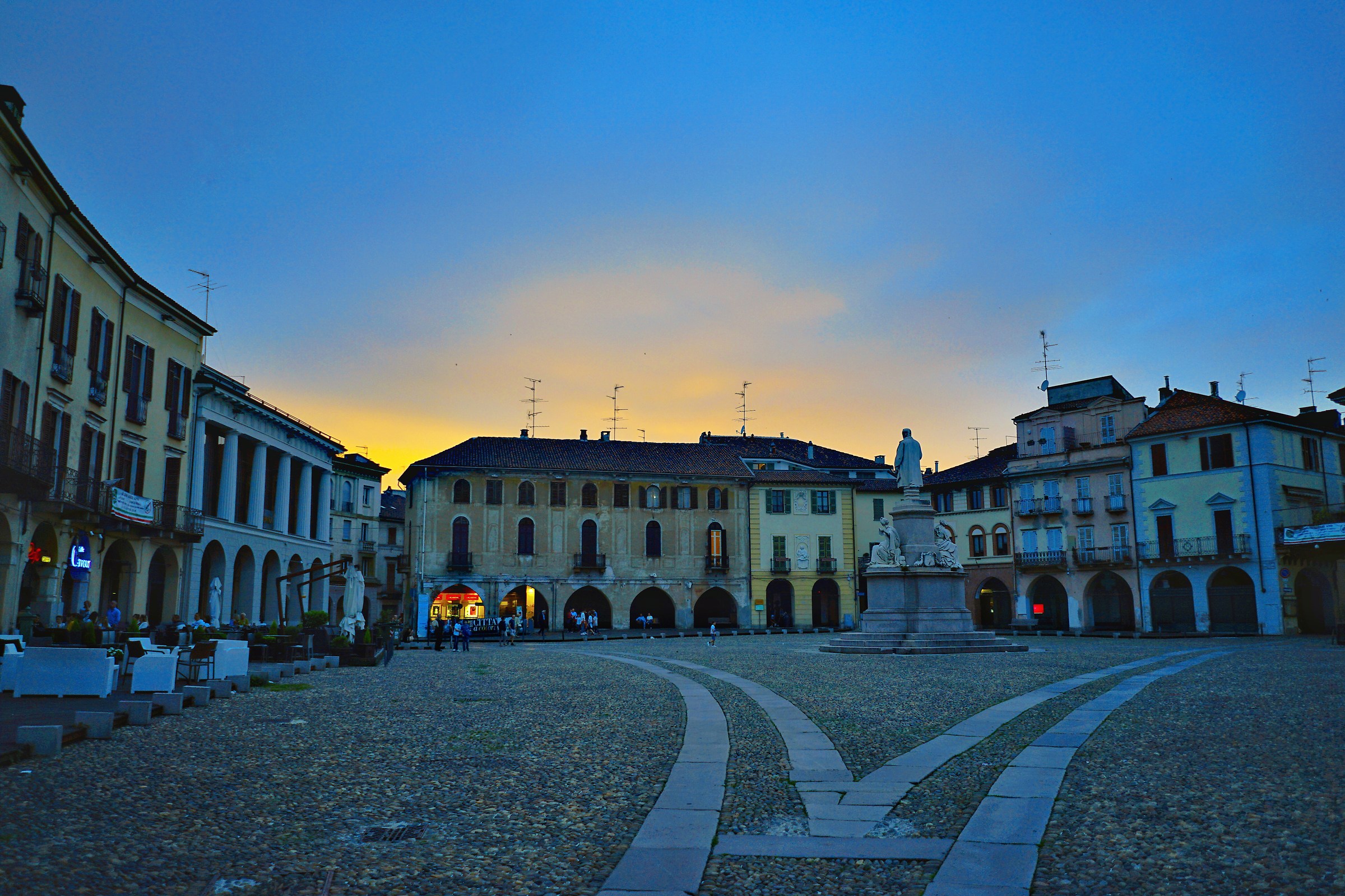 Piazza Cavour-Vercelli