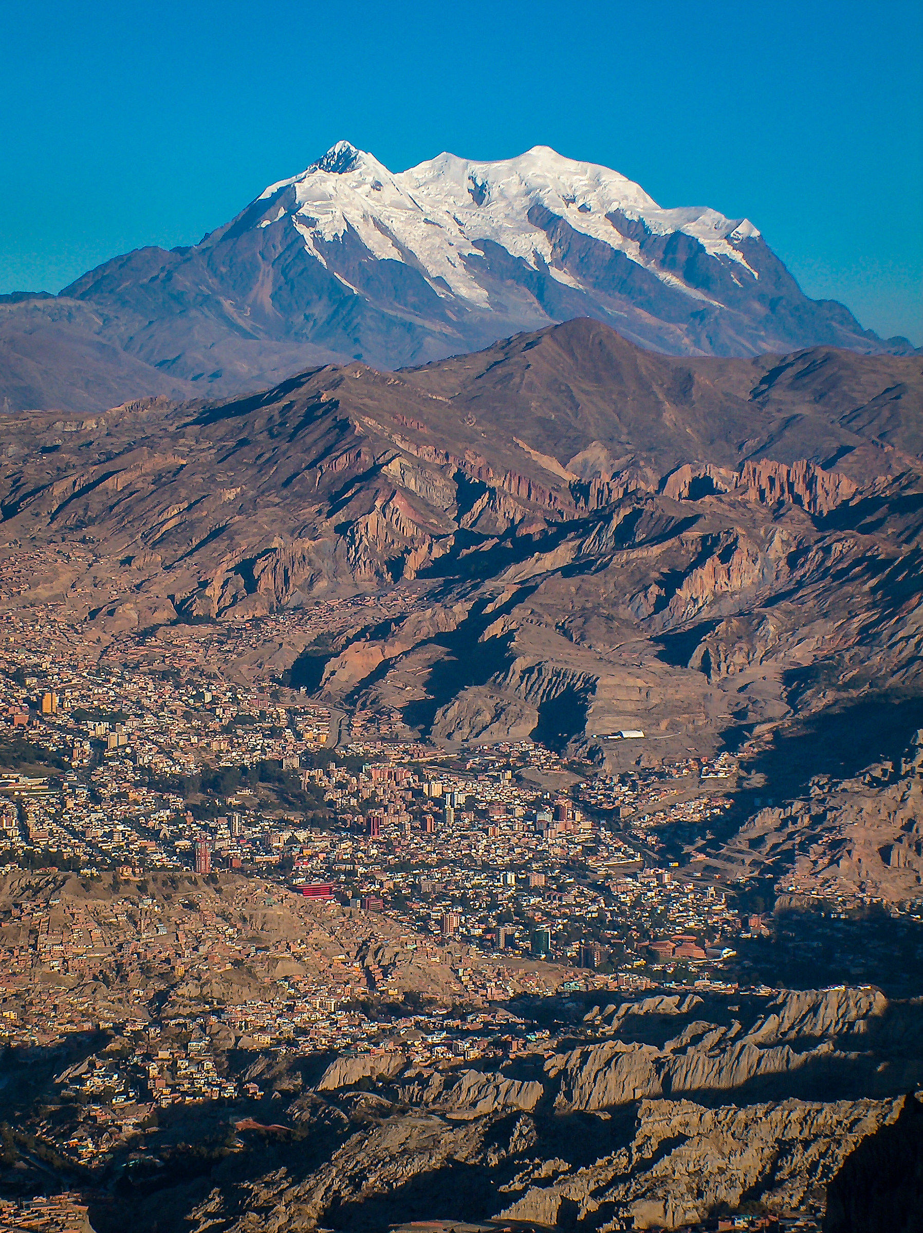Illimani veglia su La Paz