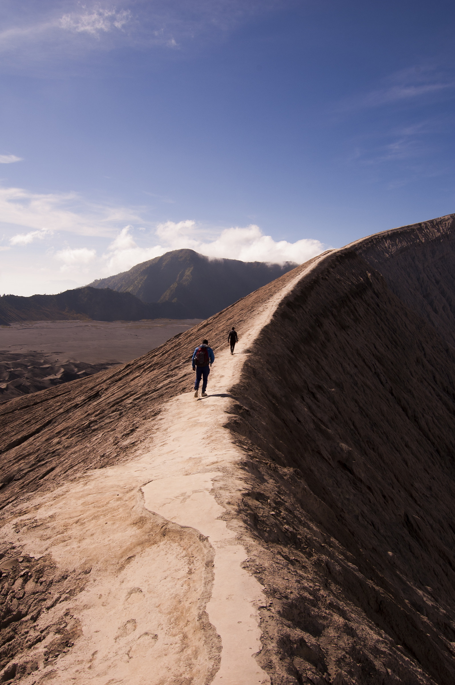 Sul ciglio del cratere, Bromo