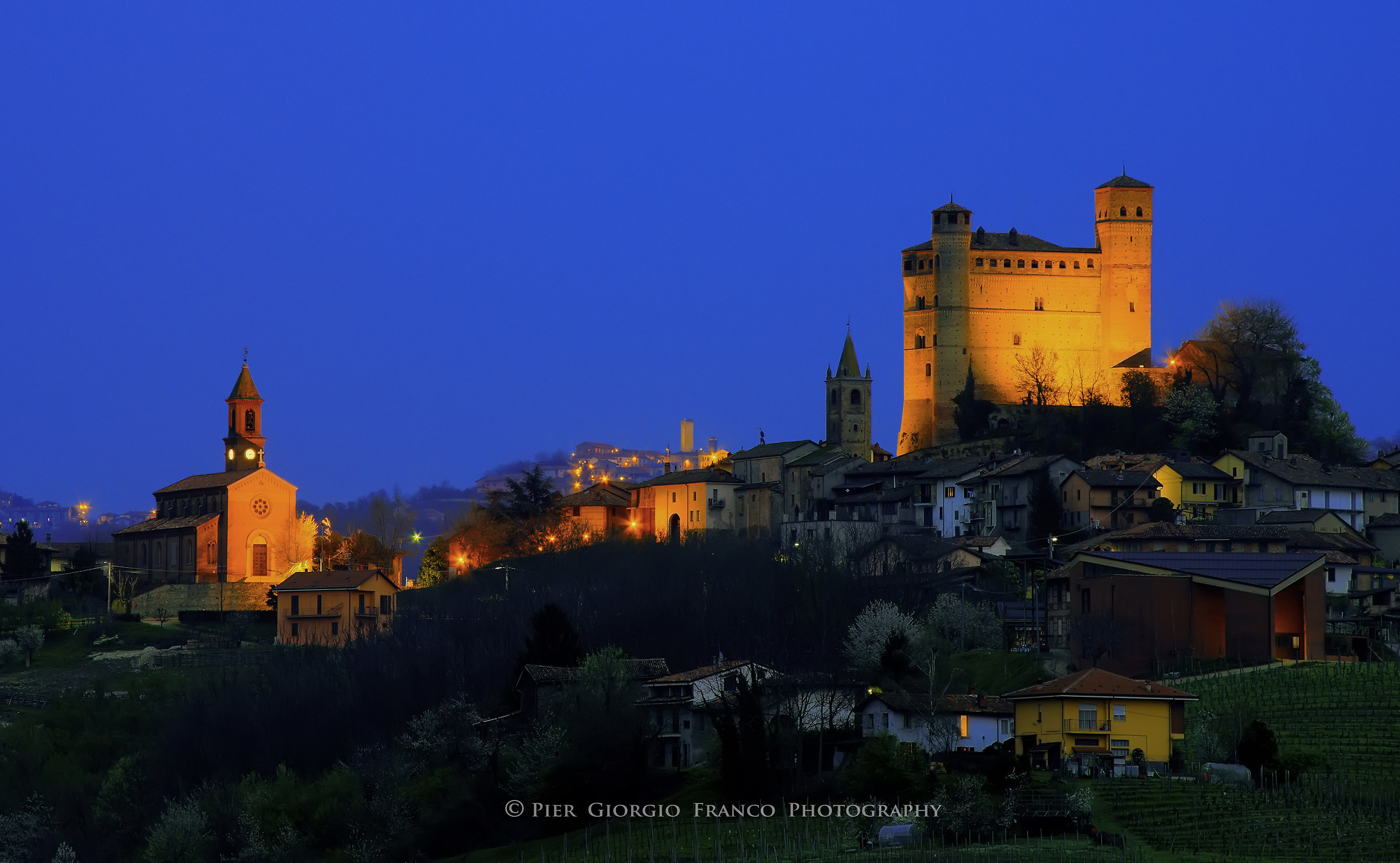 Langhe - Notturno di Serralunga d'Alba