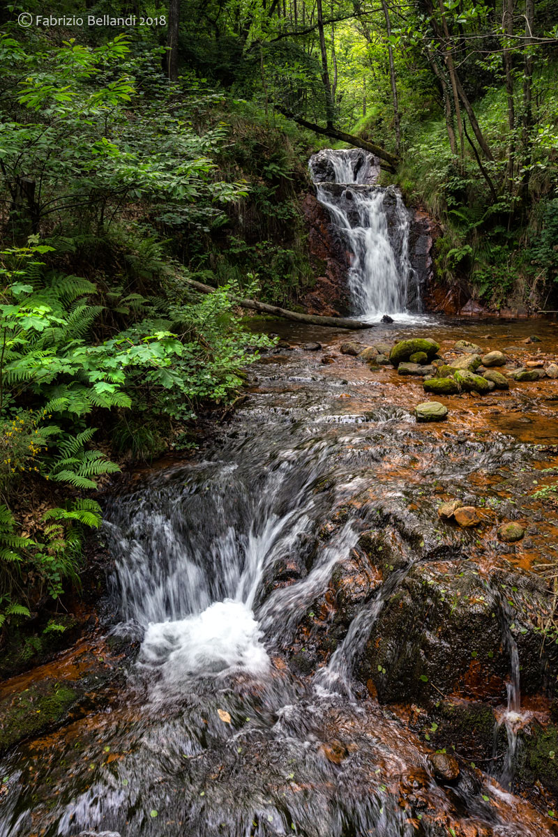 Scivolare nella colorata pietra