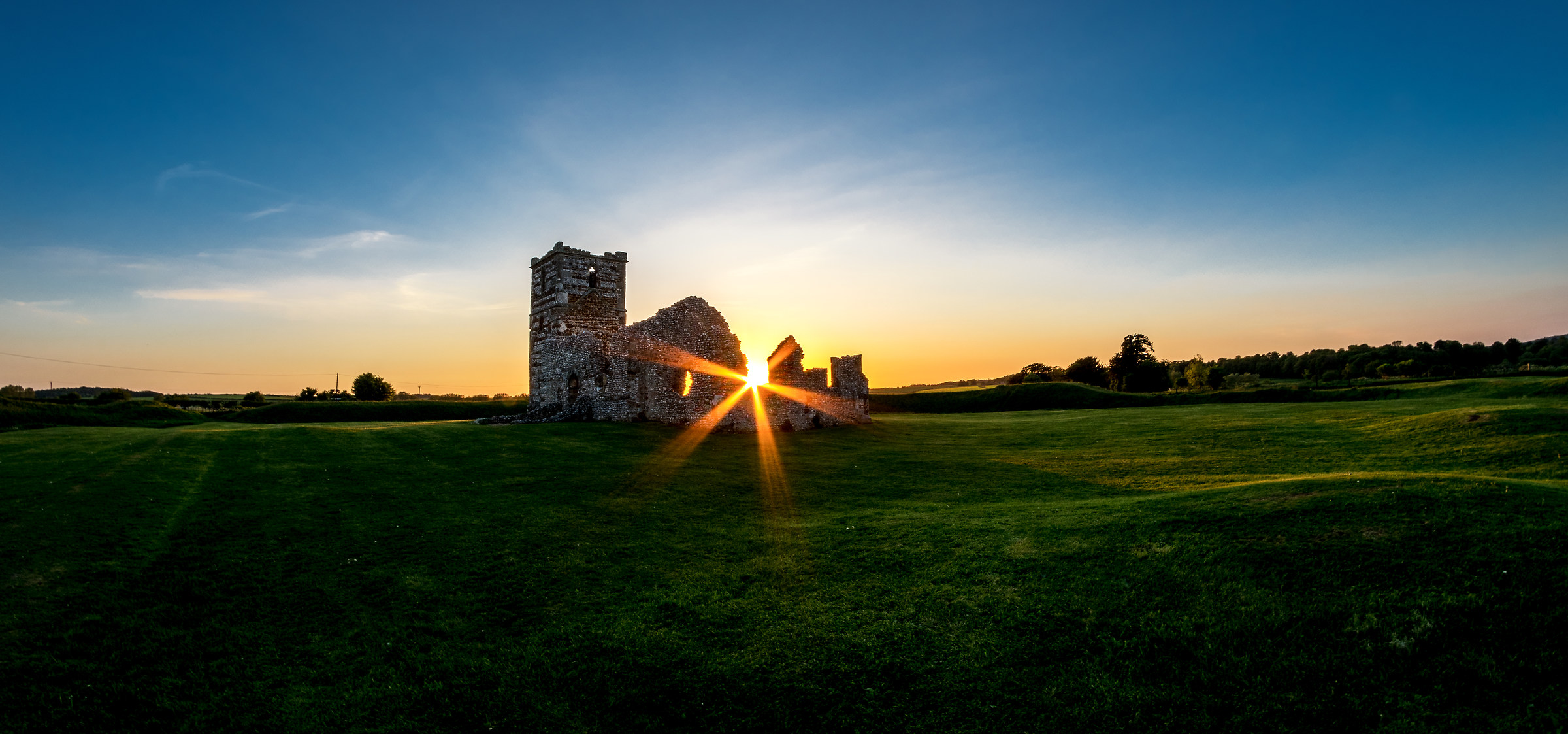 Ultimi raggi del giorno a Knowlton Church