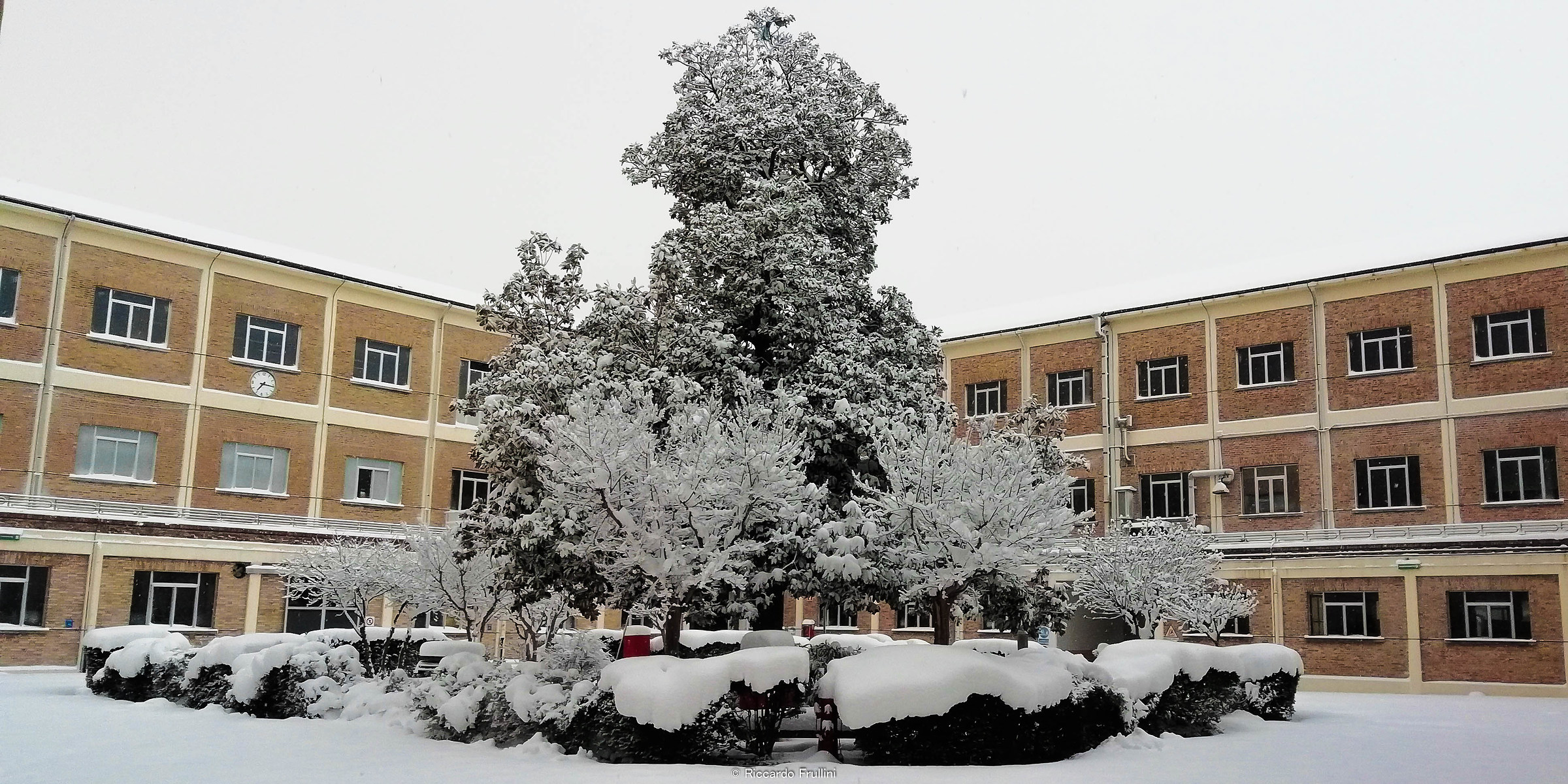 Architettura industriale sotto la neve
