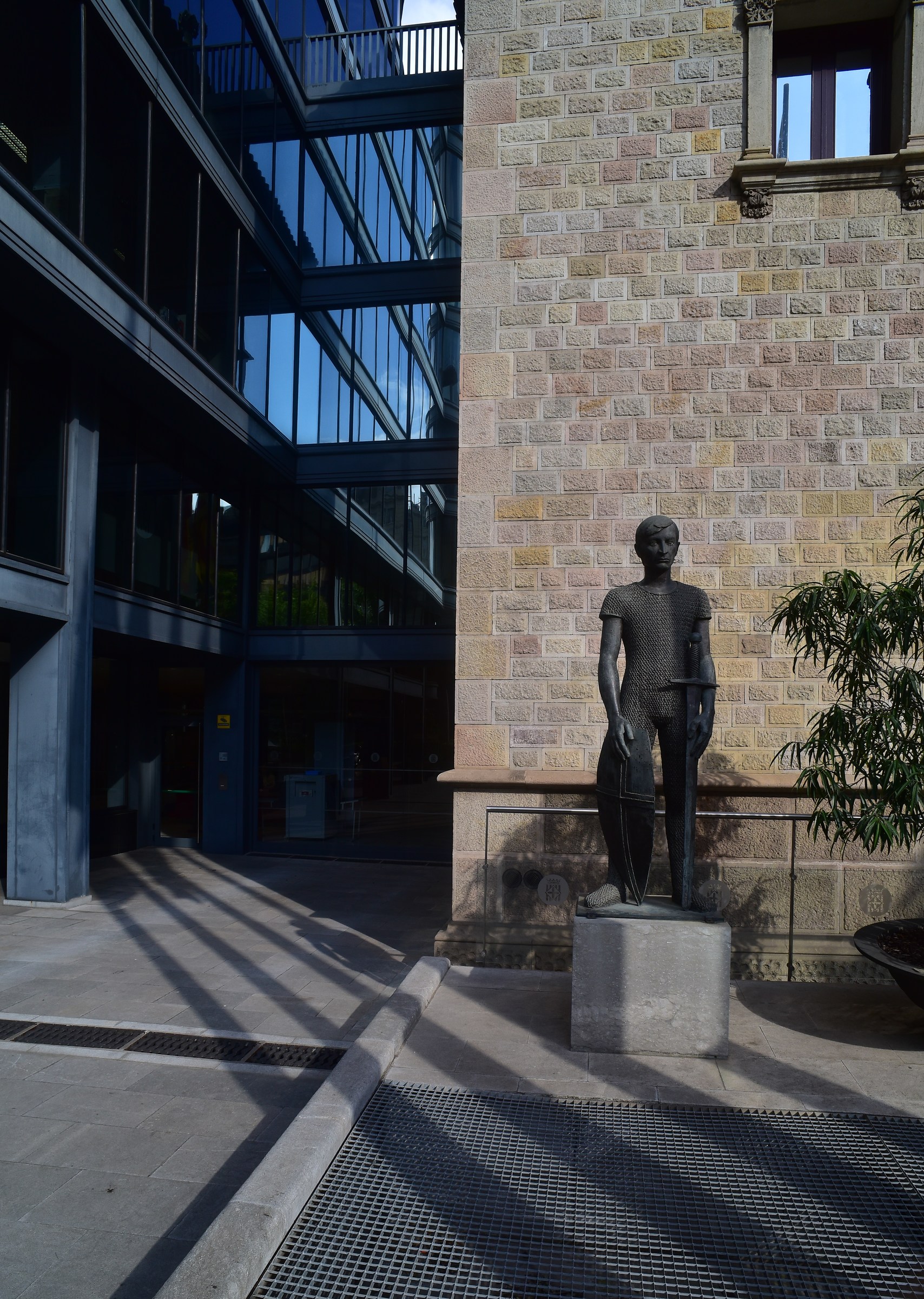 Very first tests with the 20mm f/2.8 AIS