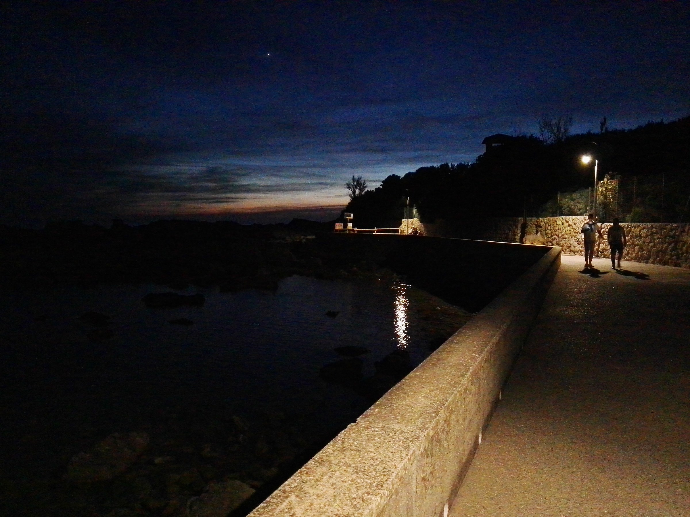 Una sera in riva al mare