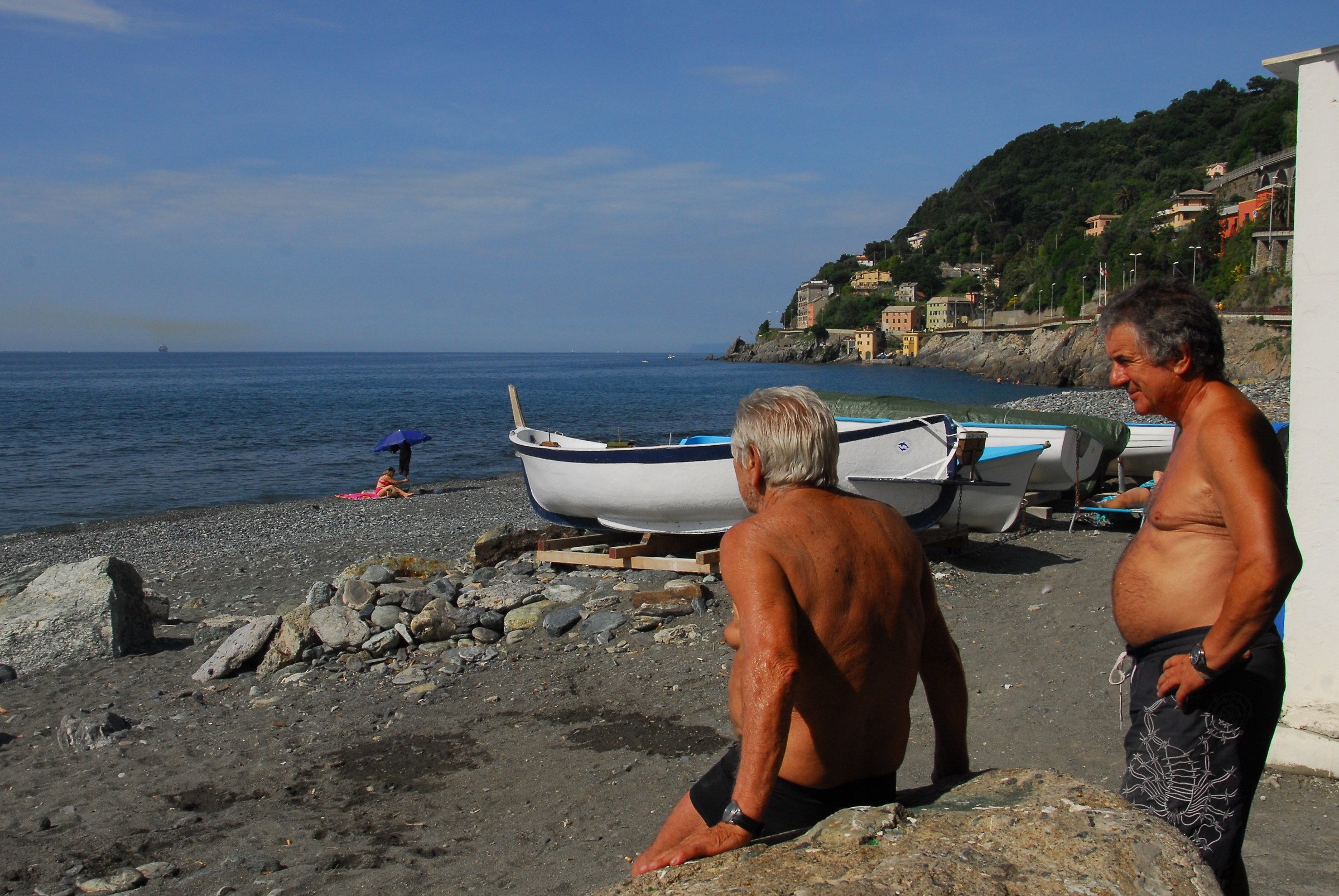 Pescuei in the wake... fishermen on the beach