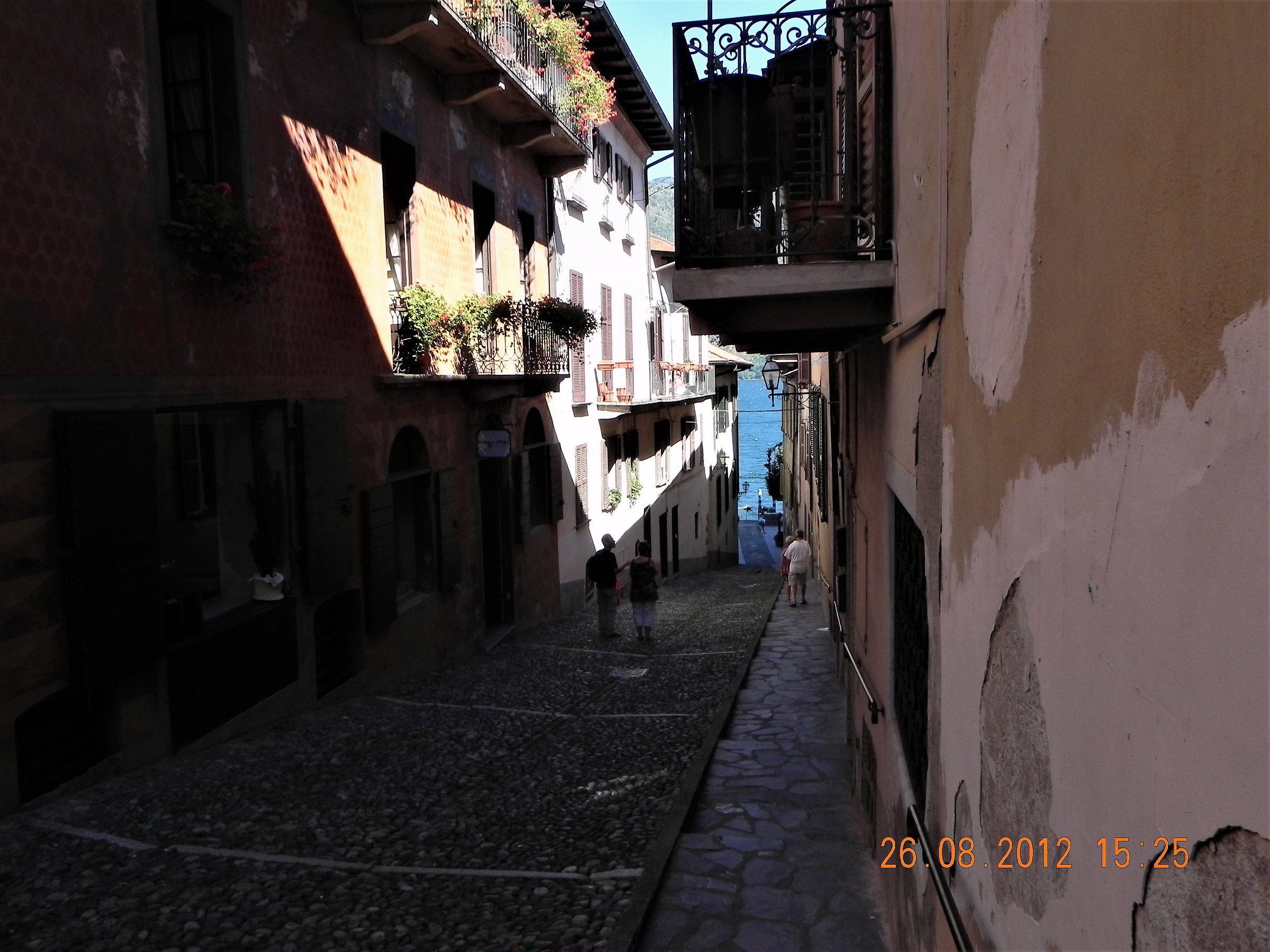 alleys to Lake Garda.