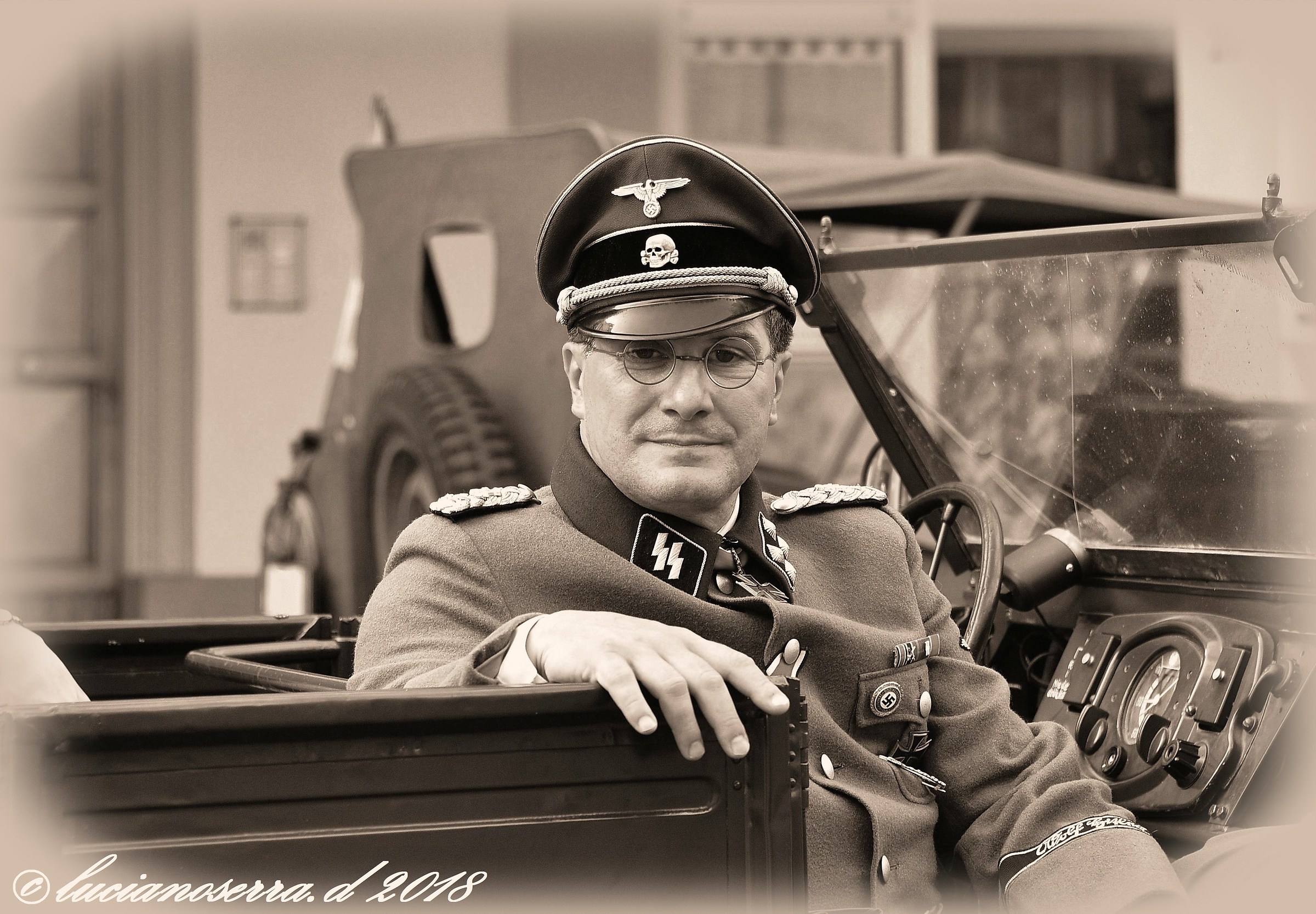 Figurante con divisa militare della II Guerra Mondiale