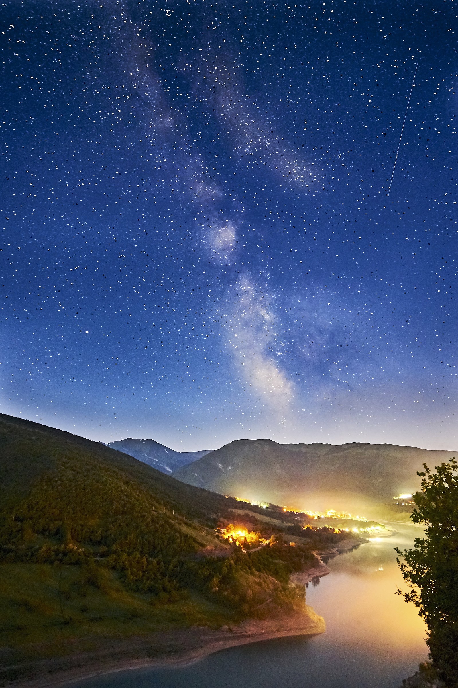 Just before sunrise at Lake Fiastra