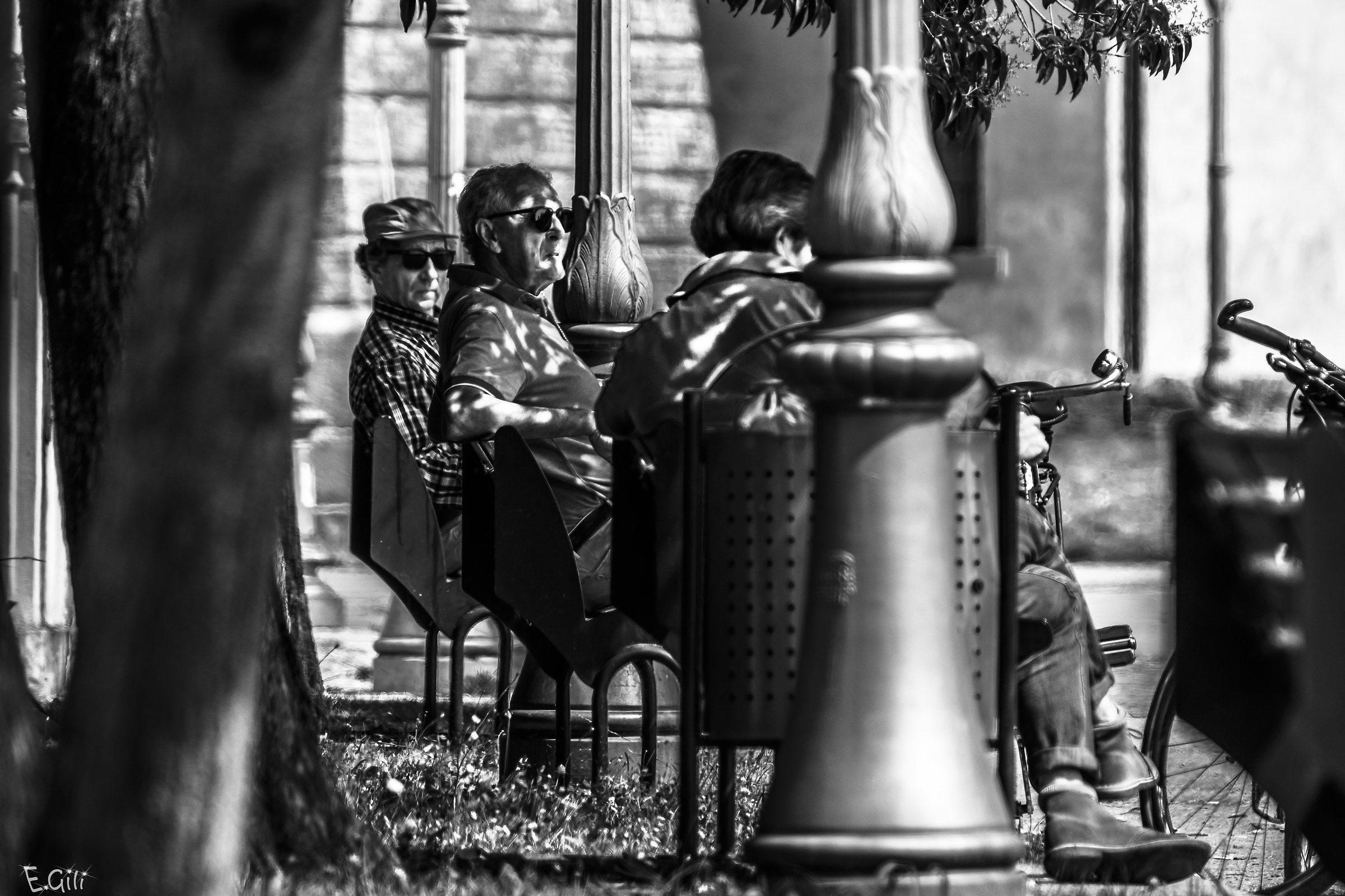 Tre panchine con sguardo