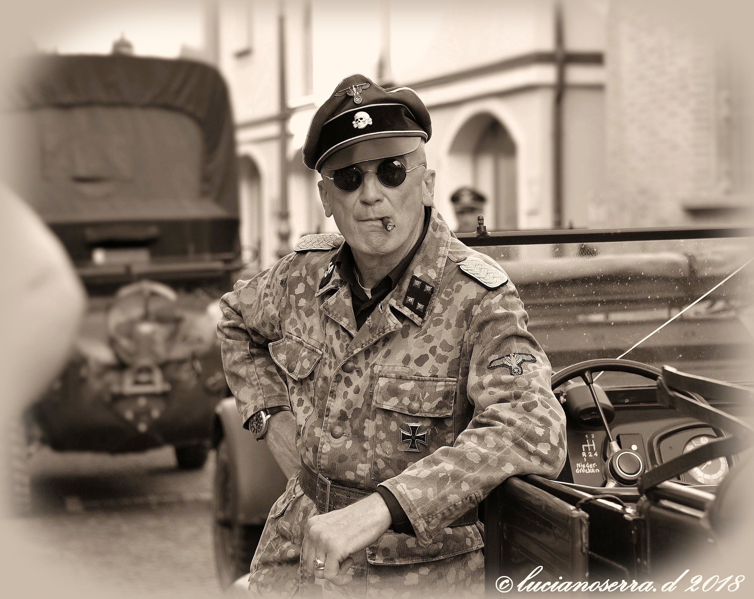 Figurante con divisa militare della II Guerra Mondiale