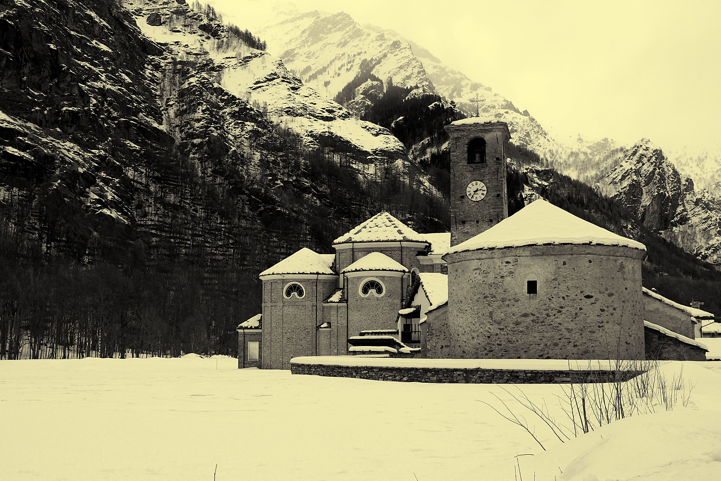 Usseglio, il Complesso Parrocchiale