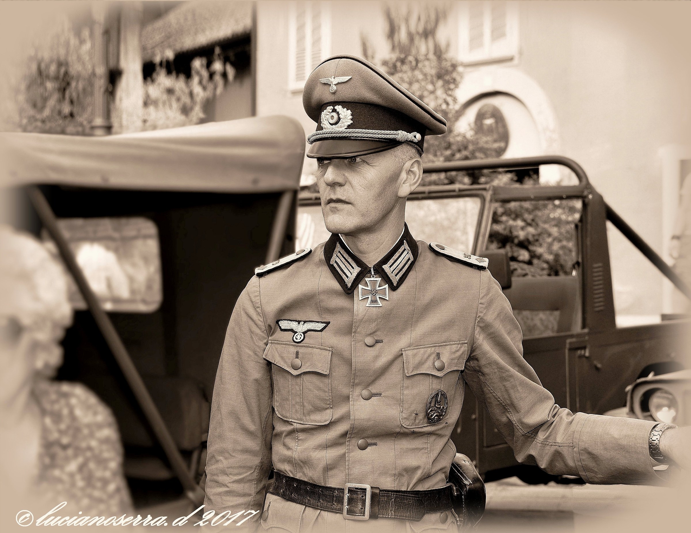 Figurante con divisa militare della II Guerra Mondiale